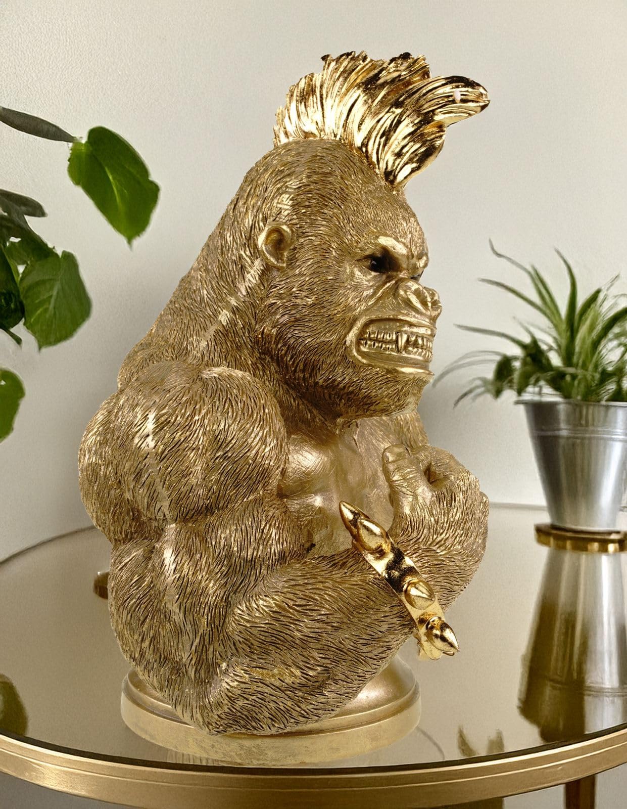 Kremers Schatzkiste Decorazione XXL in poliresina dorata, 30 x 23 x 17 cm, gorilla muscolosa con irochesi, posa combattimentica, figura di animali ricca, decorazione per il soggiorno e l'ufficio