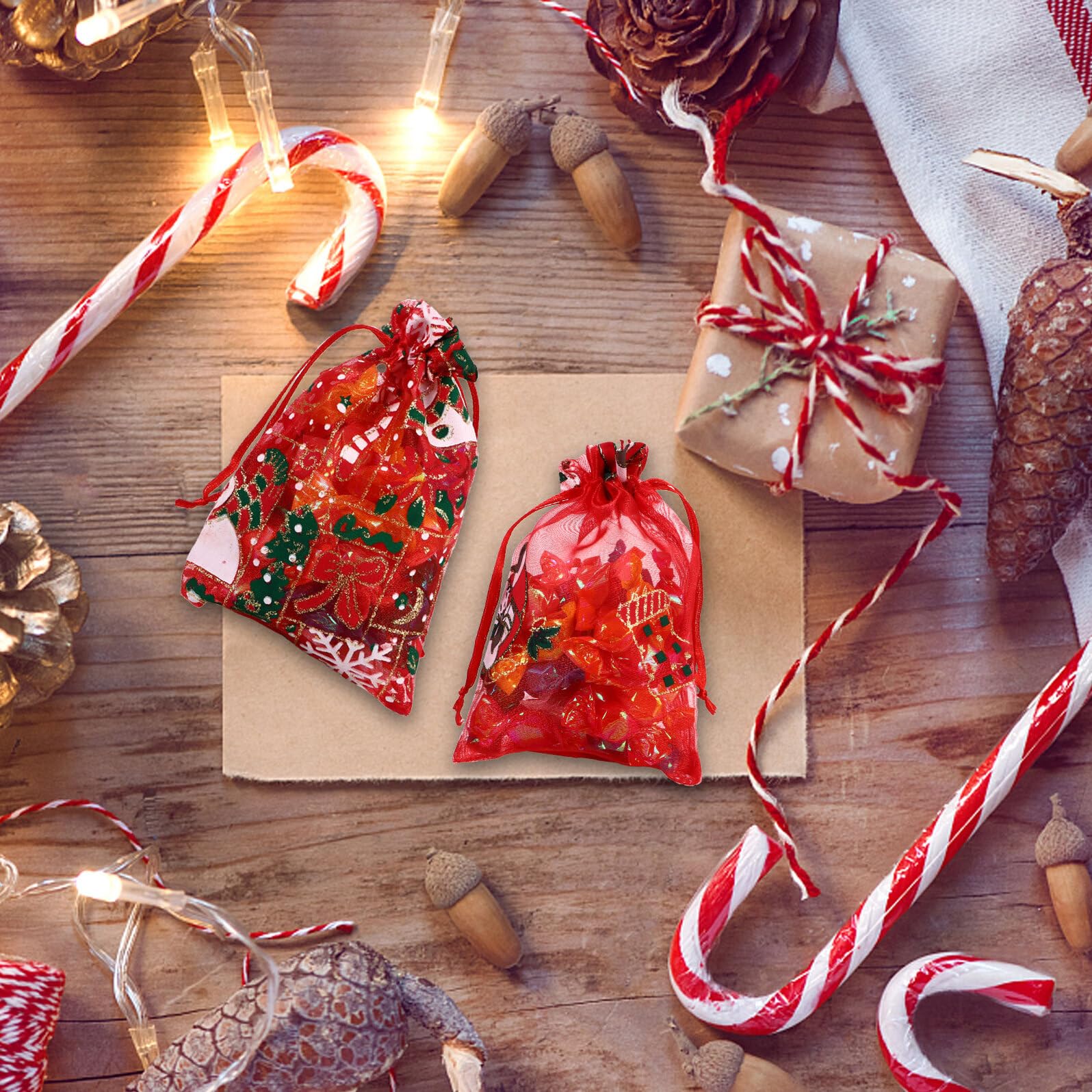 VERDANVERSE 50 Sacchetti Porta Caramelle Natalizi in Organza con Coulisse Sacchetti Porta Regali a Tema Natale con Stampa Fiocchi di Neve e Renne Matrimoni e Bomboniere