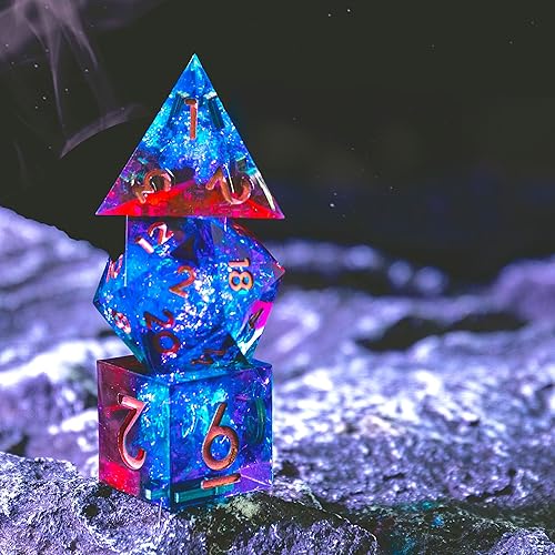 Vista 45 de DND - Juego de dados hechos a mano, 7 accesorios, dados de borde afilado para juegos TTRPG de Calabozos y Dragones, RPG multicara de resina Negro