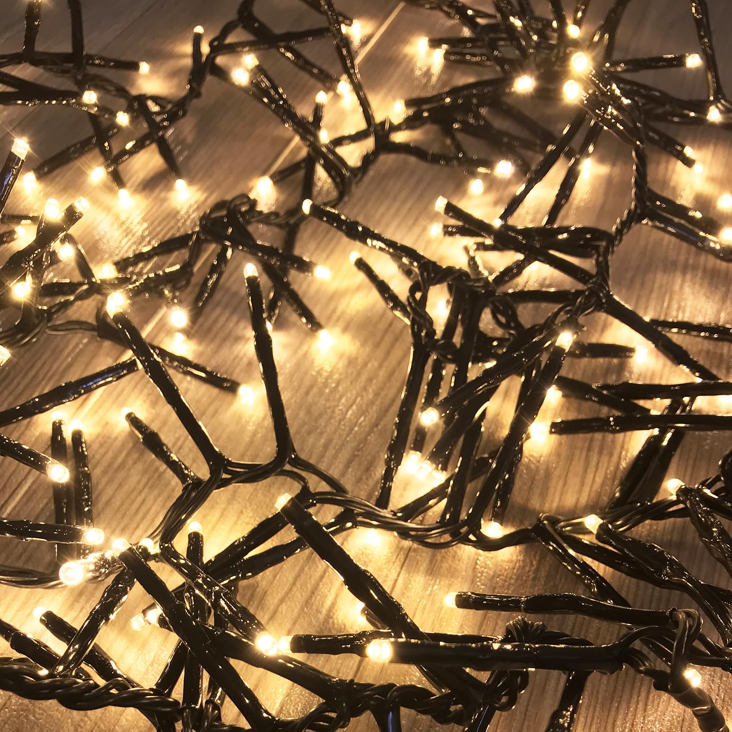 1200er Cluster-Lichterkette Weihnachtsbeleuchtung LEDs Innen und Außen Trafo warmweiß Kabel Dunkelgrün