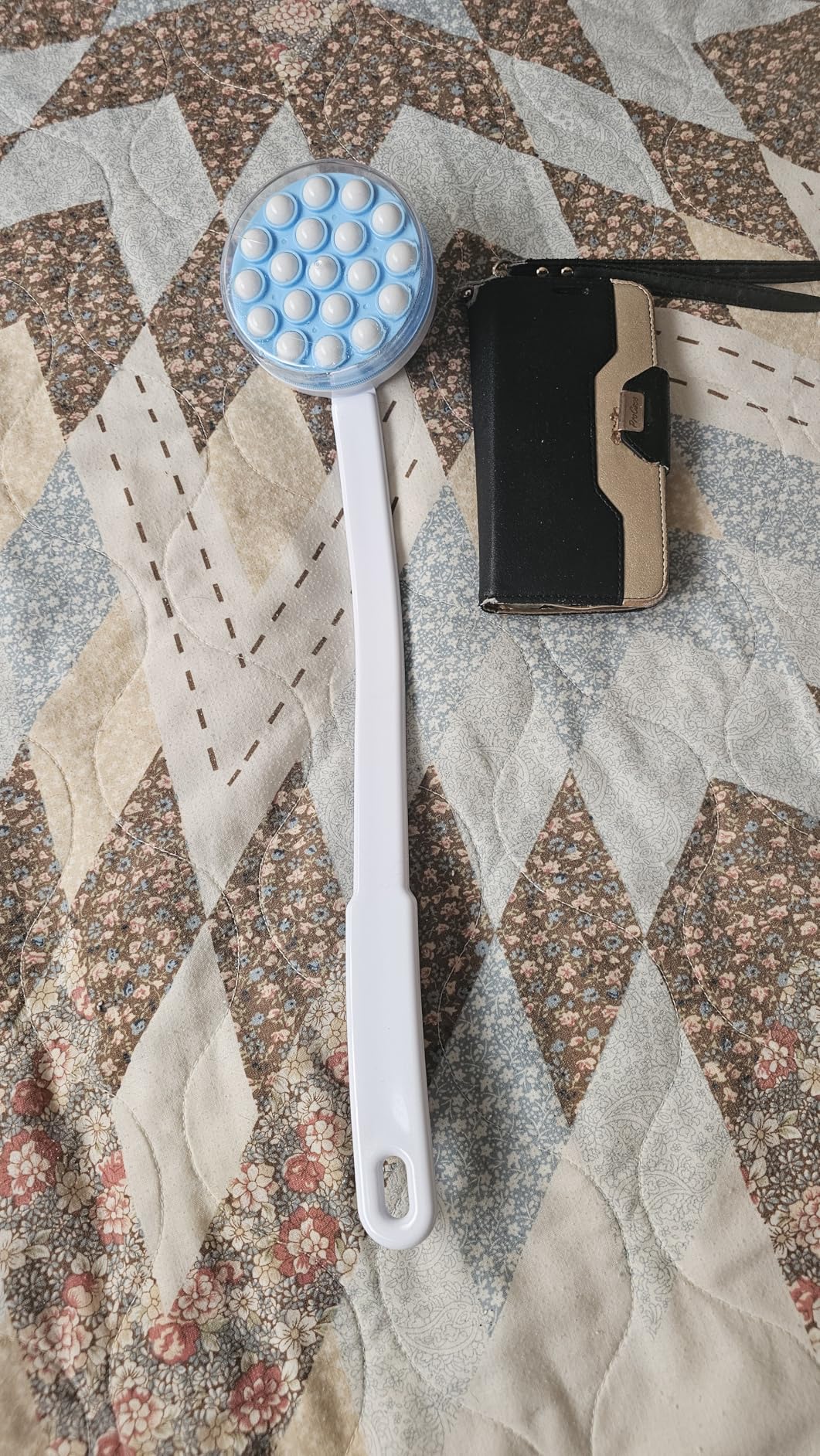 Yiesoum Back Lotion Applicator and Massager by Body Long Handheld self-Handhled Easy Reach for Sunscreen, Cream, Shower Gel on Back, Legs and Feet, Long Shower Bath Brush, Easily Roll-a Dispenser