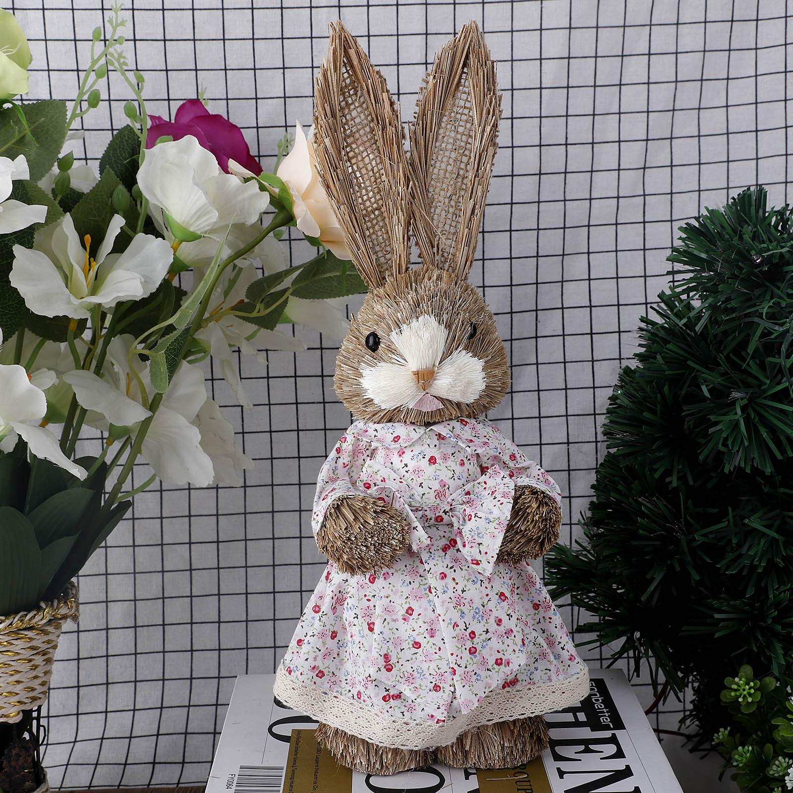 2 Pz Coppia di Coniglietti Pasquali in Piedi, Coniglio di Paglia Fatto a Mano, Figura di Coniglio in Piedi con Carota, Statue da Tavolo di Conigli Pasquali per la Cucina di Ufficio