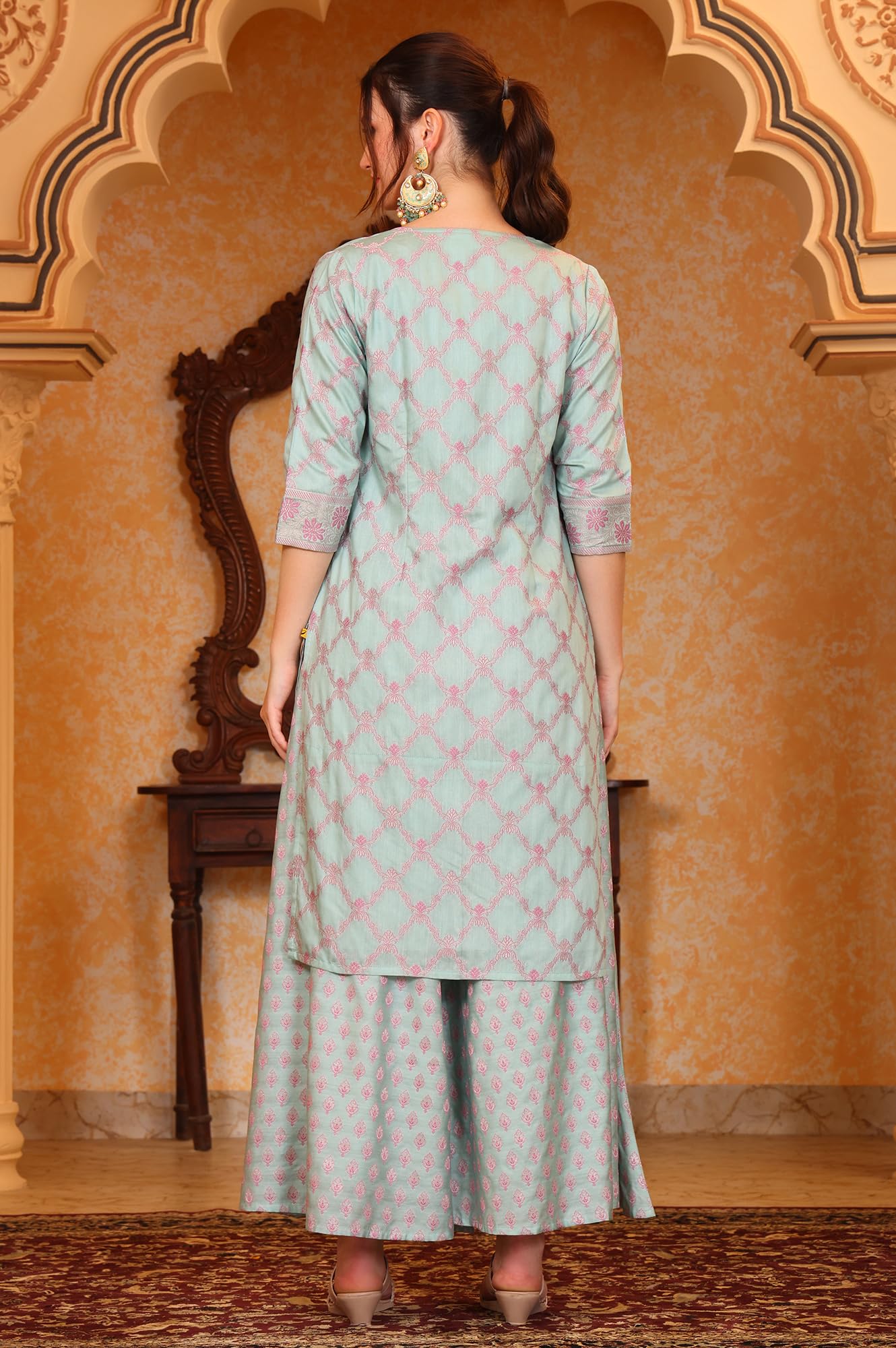 Aurelia Set da donna con top corto blu jacquard decorato con motivi etnici, giacca e palazzo