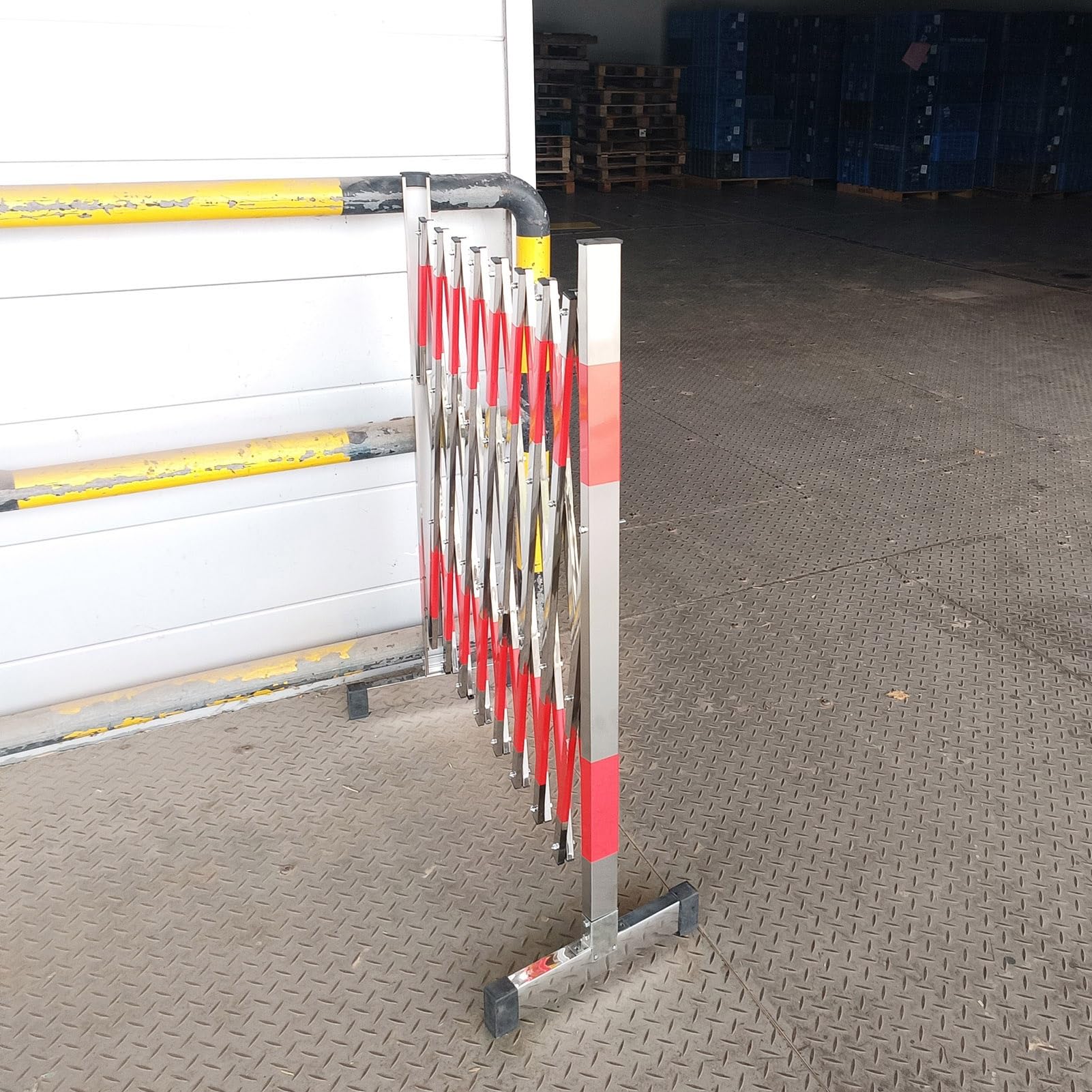 Puerta de barrera de seguridad retráctil, valla de tráfico de acero inoxidable expandible de 3.9 pies/4.9 pies, color plateado y rojo, seguridad vial duradera para control de acceso doméstico y