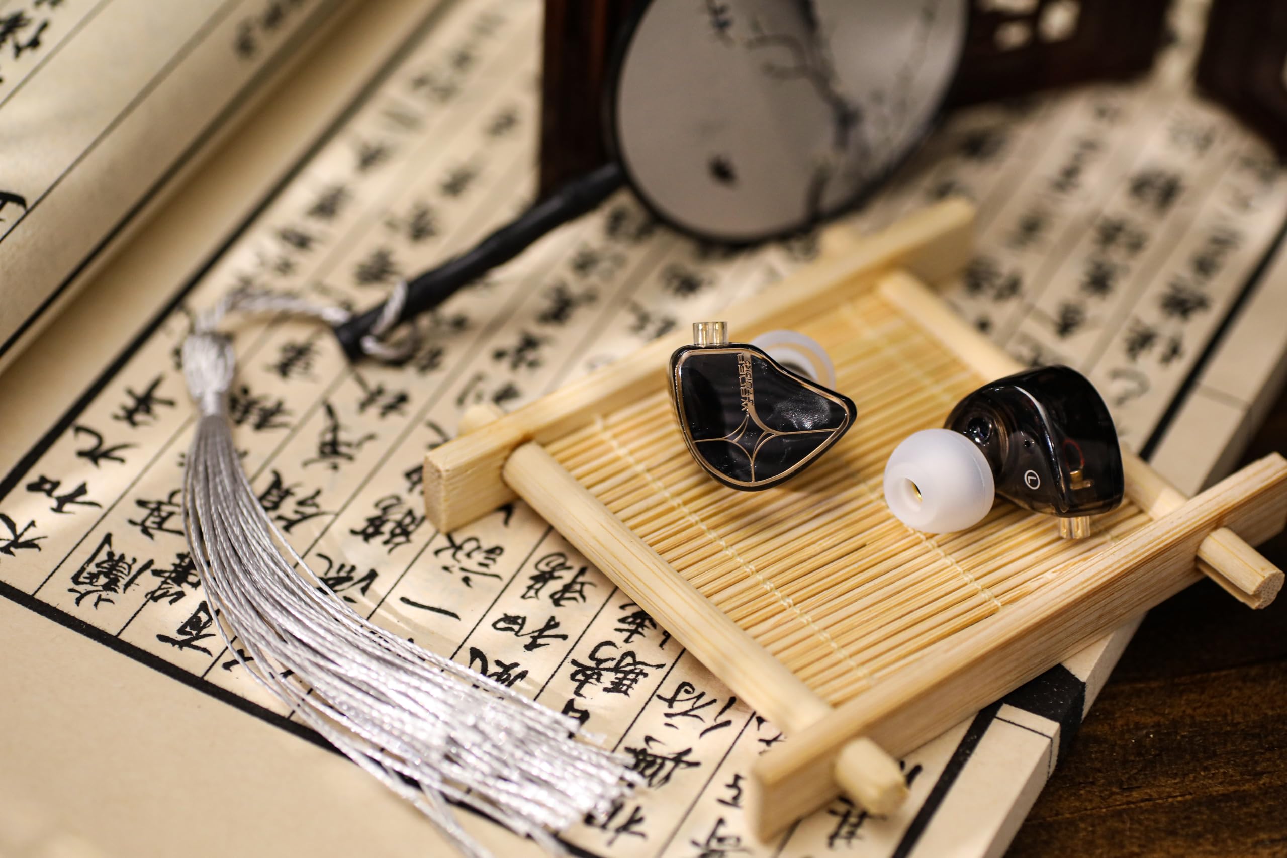 Linsoul TANGZU Wan'er S.G Studio Edition Auriculares de Oído, Auriculares HiFi, Controladores Dinámicos 10mm con Cable Trenzado OFC de 2 Pines Desmontable para Músico audiófilo DJ Escenario (Negro)