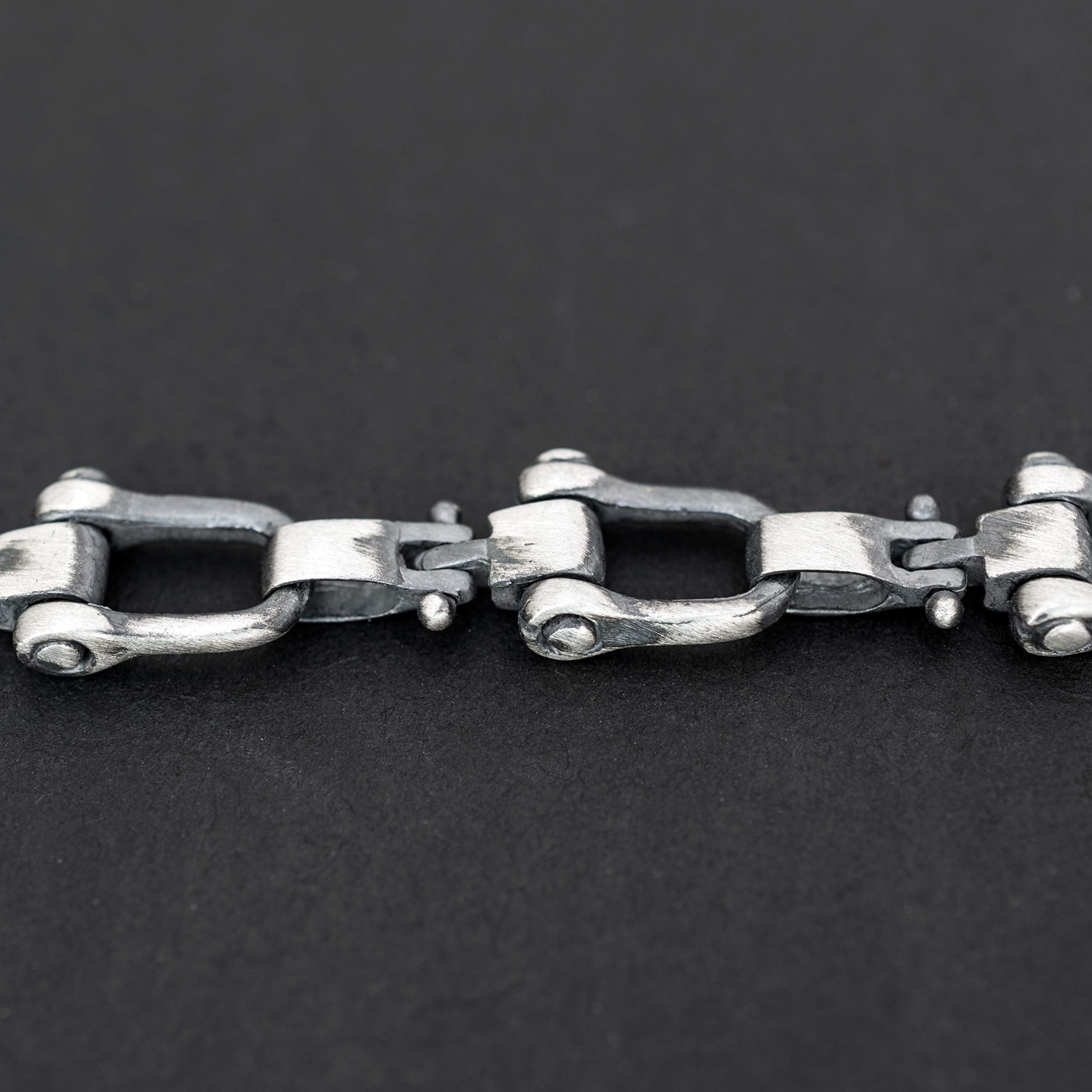 Herren Schweres Kettenarmband Geschmiedet im Steampunk-Industriestil - Markantes Oxidiertes Sterlingsilber mit Samtiger Oberfläche für Rock- und Freizeitkleidung - Handgefertigt von Emmanuela