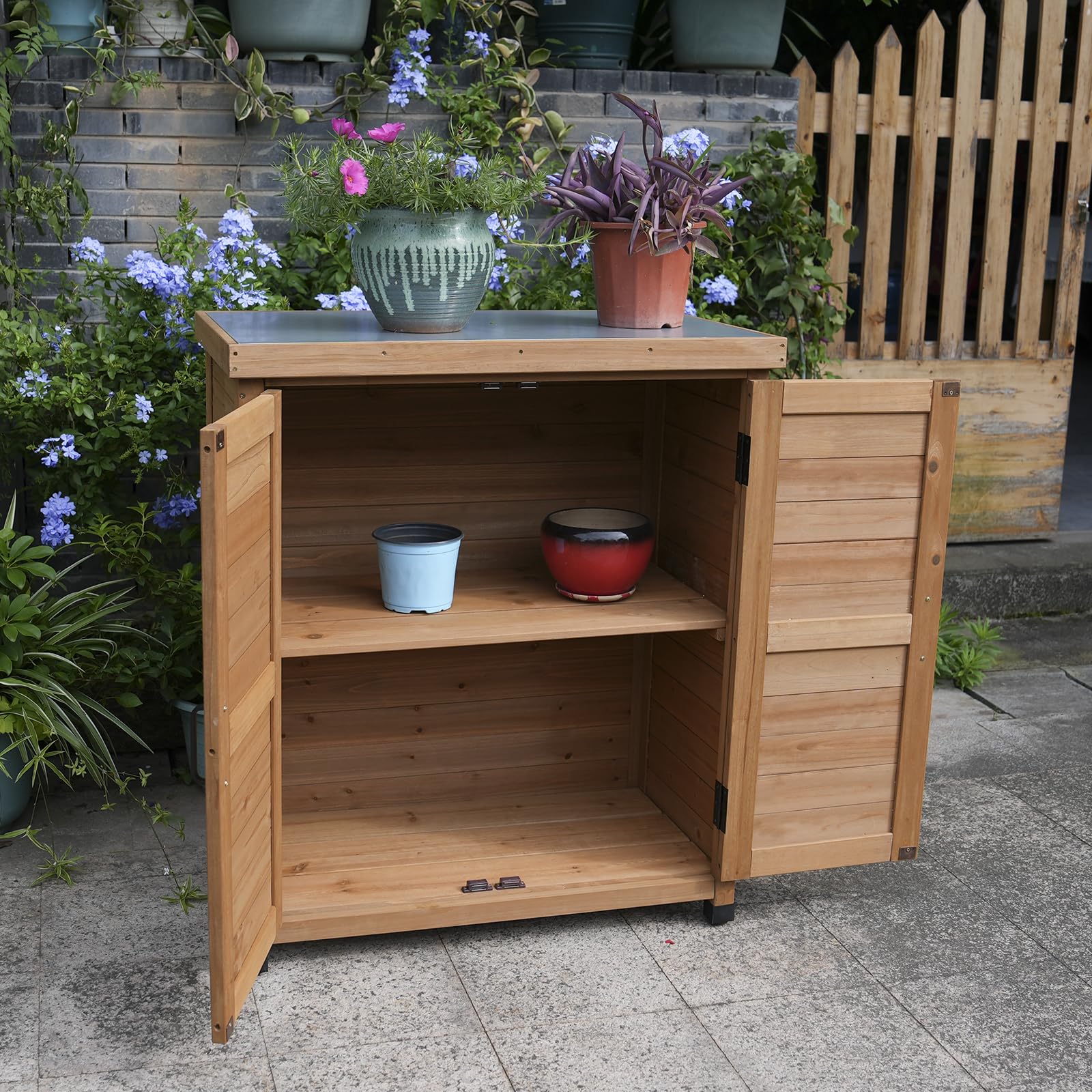 Outdoor Gartenschrank aus Holz, 80 x 45 x 93 cm, Grau, Wasserfest, Höhenverstellbare Füße, 2 Türen, 2 Einlegeböden (Orange)