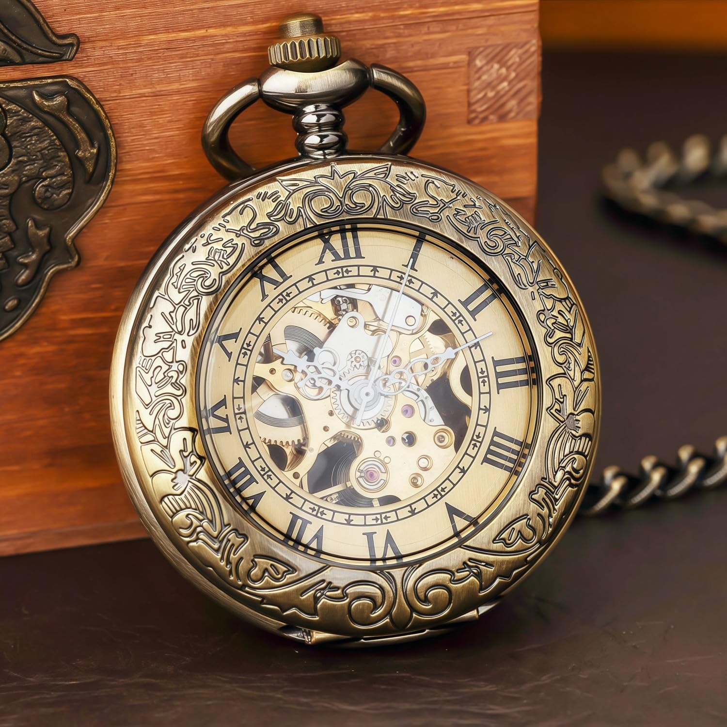 Orologio da tasca meccanico, per uomo e donna, con lente d'ingrandimento speciale, cassa incisa, numeri romani con catena, bronzo