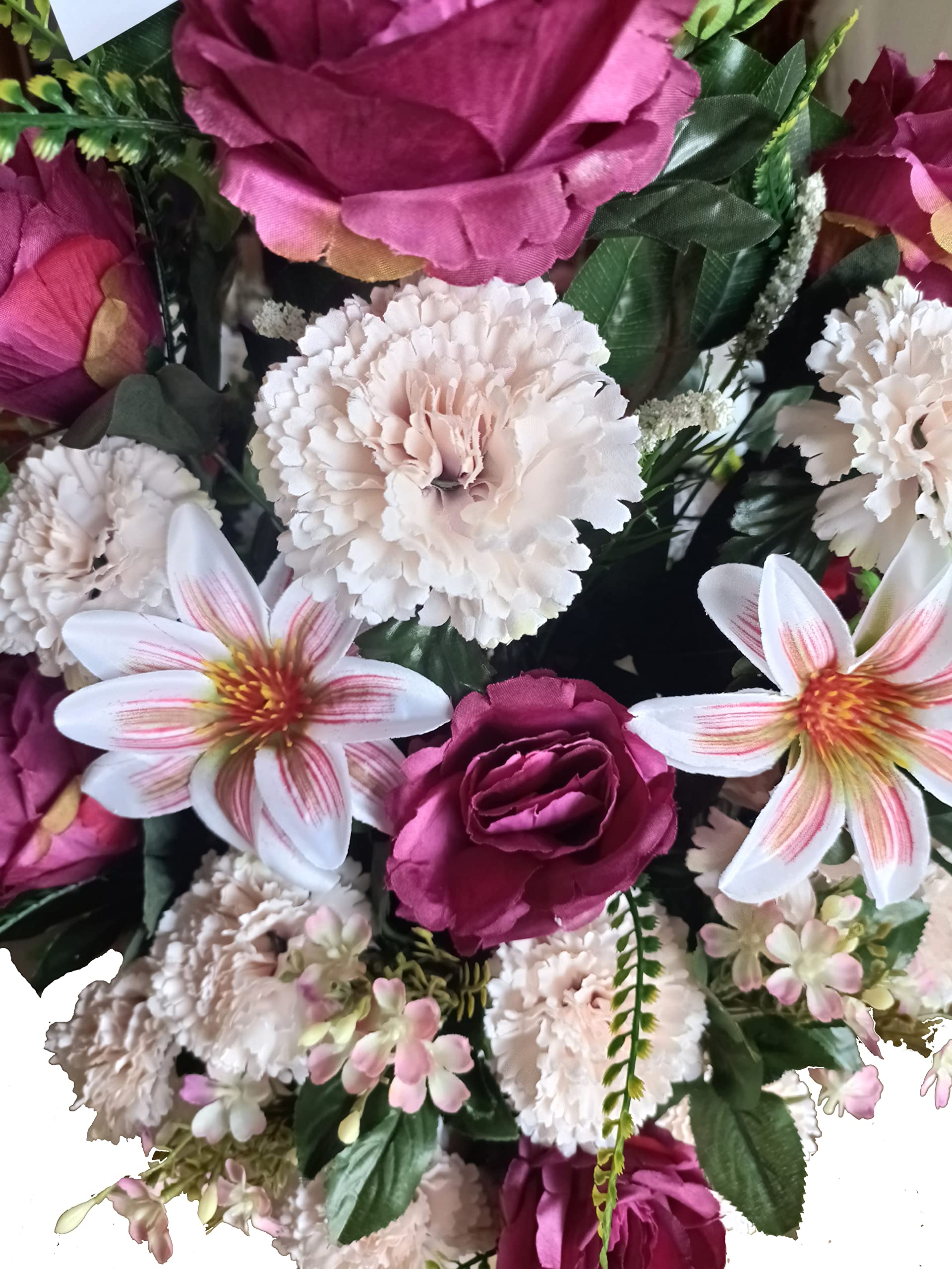 DRW Centro de Flores Artificiales Cementerio, Santos, Aniversarios Rosas moradas y claveles Rosas 50 cm Ancho x 60 cm Altura x 25 cm Profundidad (Aprox)