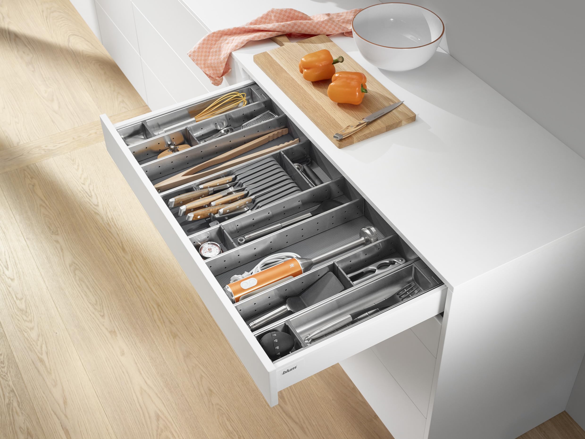 Blum Zestaw organizacyjny Blum Orga-Line z przegródkami : Elastyczna organizacja szuflad - wyciągana i odpowiednia do mycia w zmywarce