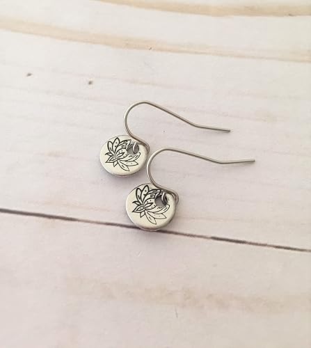 Miniatura 3 de Silver Stamped Lotus Flower Dangle Earrings