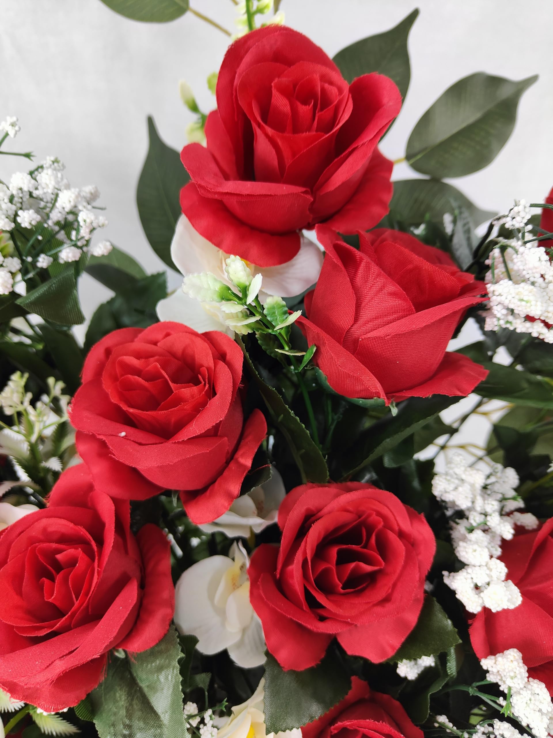 DRW Centre de fleurs artificielles rouge et blanc pour cimetière, mariages, églises avec roses et orchidées 60 x 60 x 15 cm
