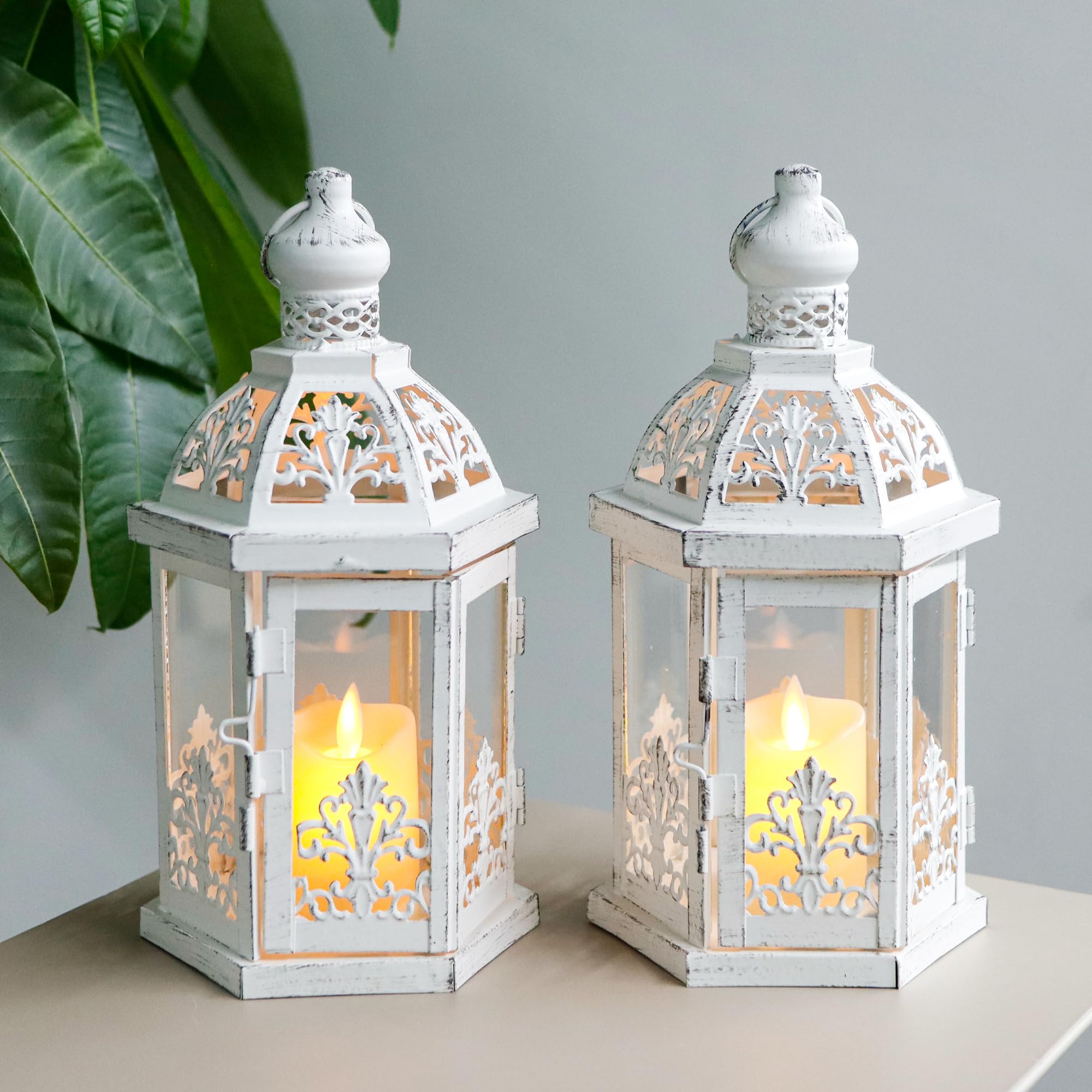TRIROCKS Zestaw 2 białych metalowych dekoracyjnych lampionów świecowych, idealne do ogrodu, podwórka, patio