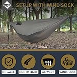 Onewind Airstream Hamac de camping avec filet de Mosquito et Windsock, Hamac polyvalent léger avec des paillettes d'arbre et Bugnet pour l'hiver et l'été Camping, Randonnée, Backpacking, OD vert