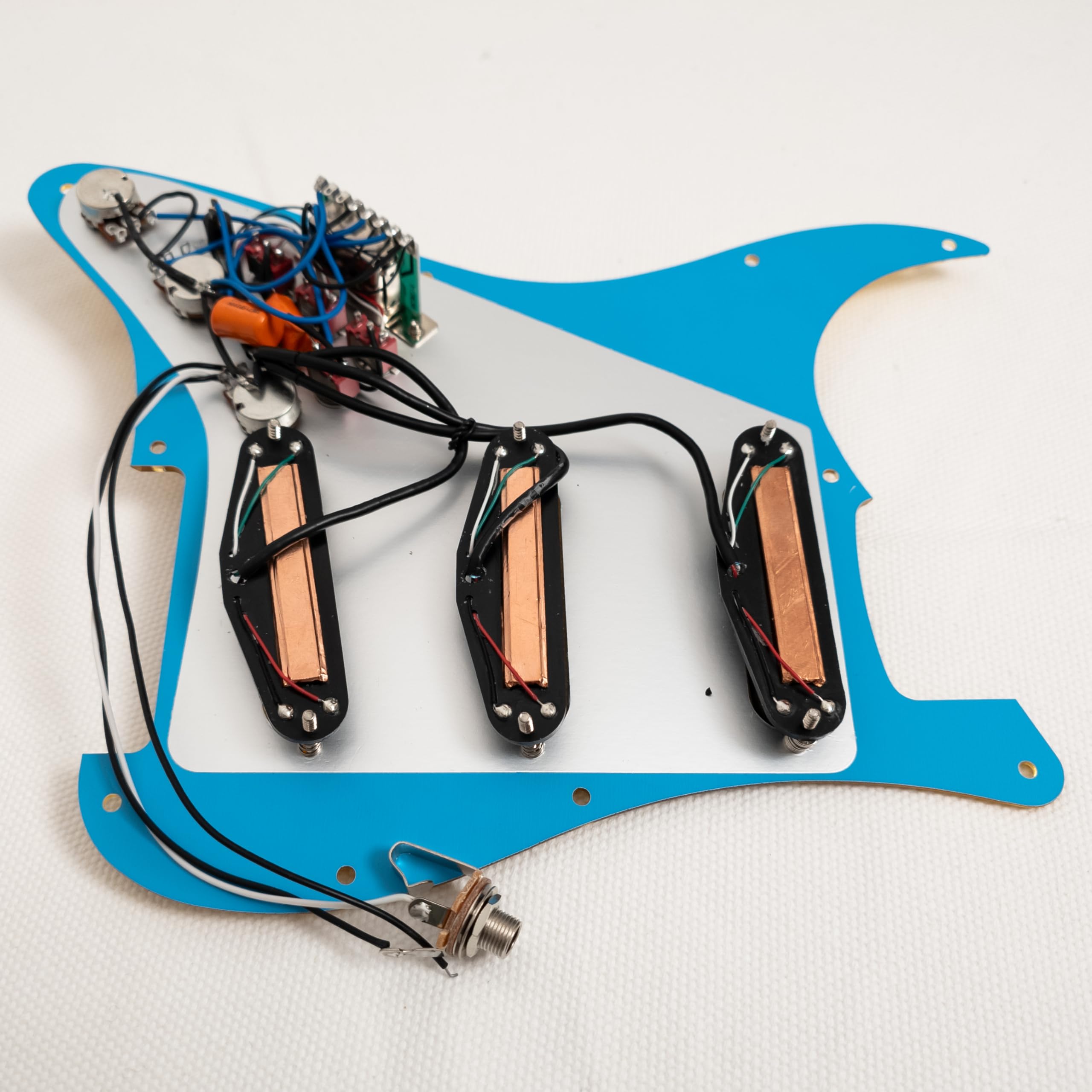 SSS - Juego de golpeadores precableados para guitarra Fender Strat, 3 mini pastillas Humbucker de doble riel, interruptores divididos de bobina, interruptor de mejora, kit completo de actualización