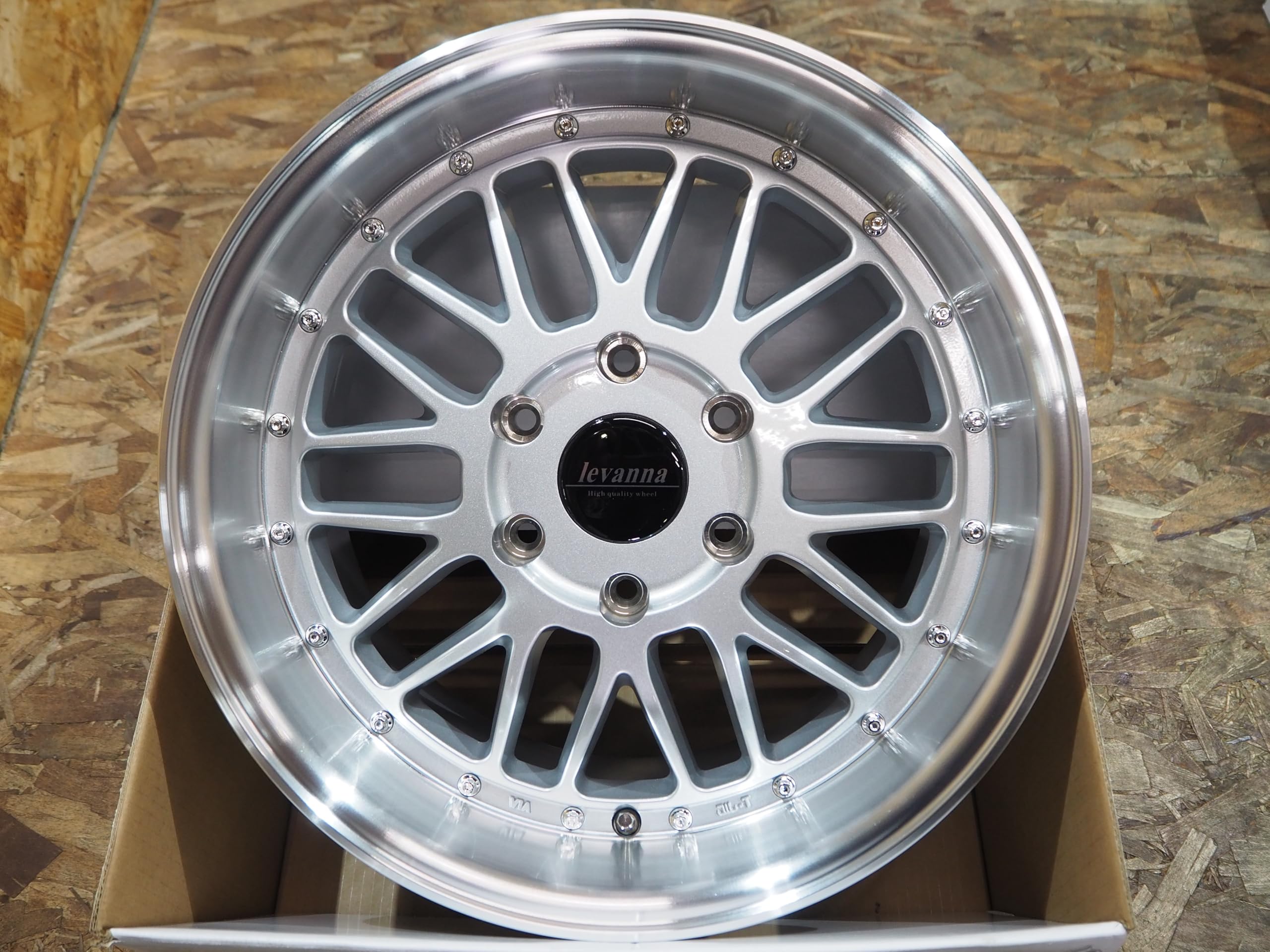 Amazon | 輸入タイヤ付き levanna V10 LTH レヴァンナ