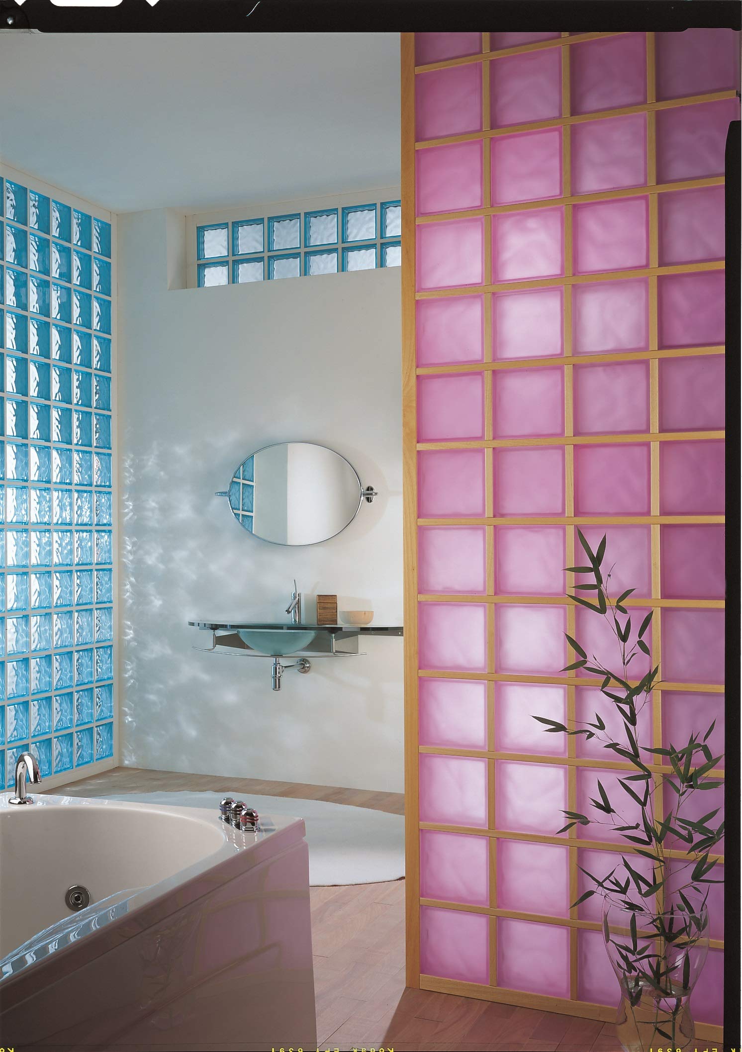 Bloque de Cristal Lux Glass Fucsia Ondulado Satinado 2 caras | cm 19x19x8 | Unidad de venta 1 caja de 6 pzas