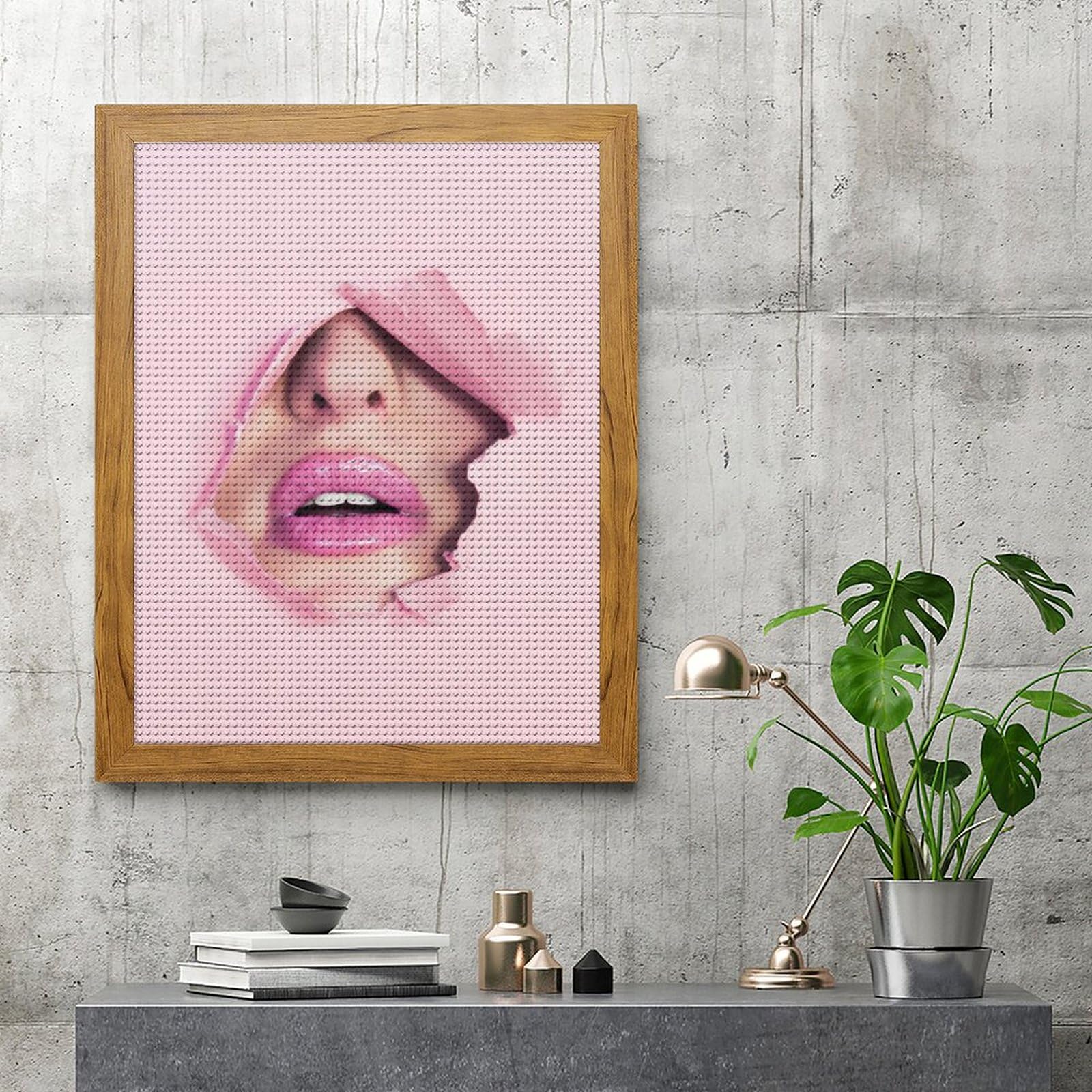 Amazon | ダイヤモンドアート キット ピンクの背景に女性の鼻と口が穴