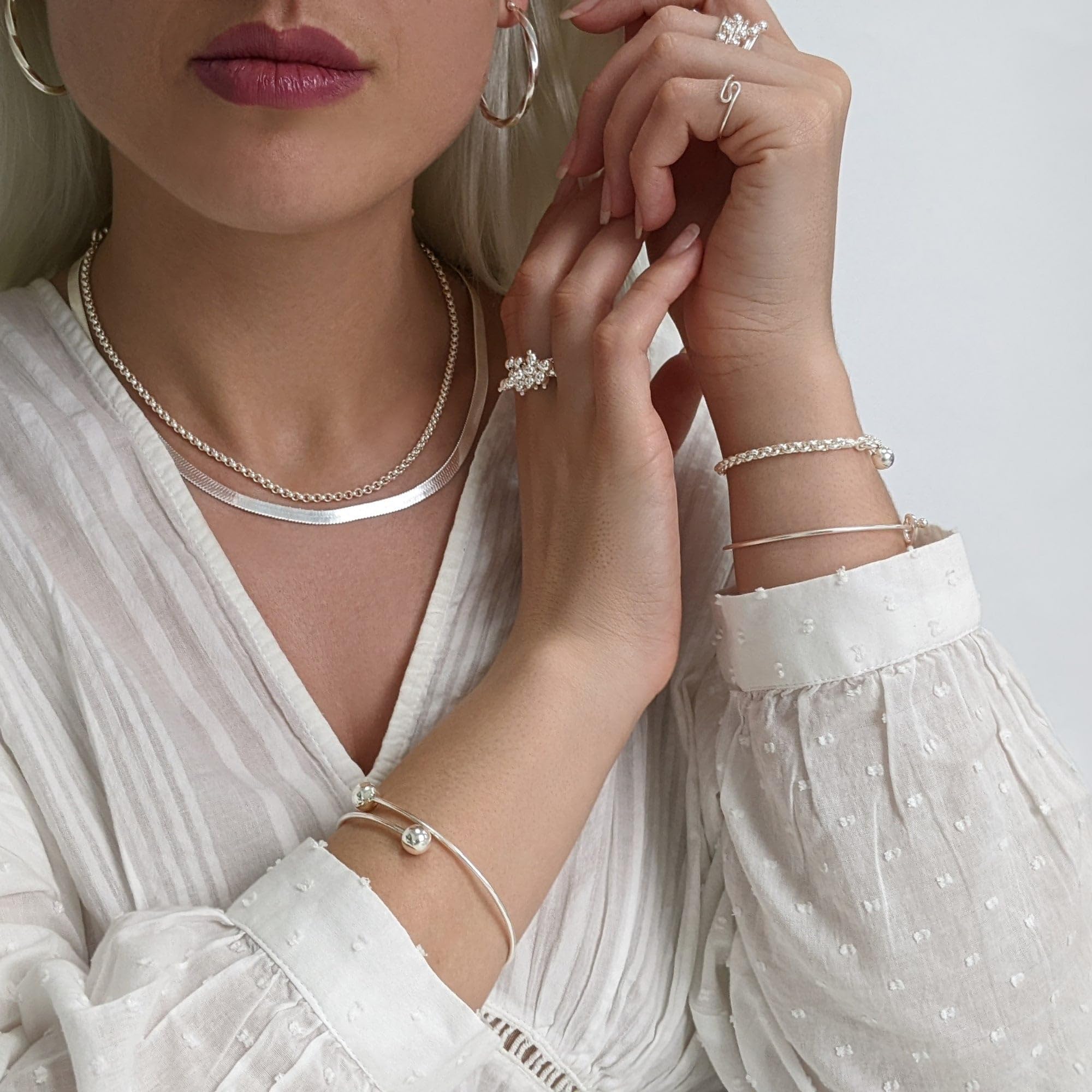Silverly Bracciale Rigido Avvolgente a Doppia Sfera per Donna in Argento 925 | Bracciale Rigido Minimalista Regolabile Sovrapposto | Design Elegante e Minimalista con Tubo Sottile in Stile Coppia