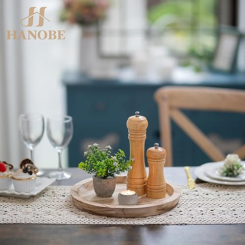 Miniatura 33 de Hanobe Bandeja de madera rústica: bandeja decorativa redonda de madera para mayordomo, centro de mesa, bandejas portavelas, bandeja otomana