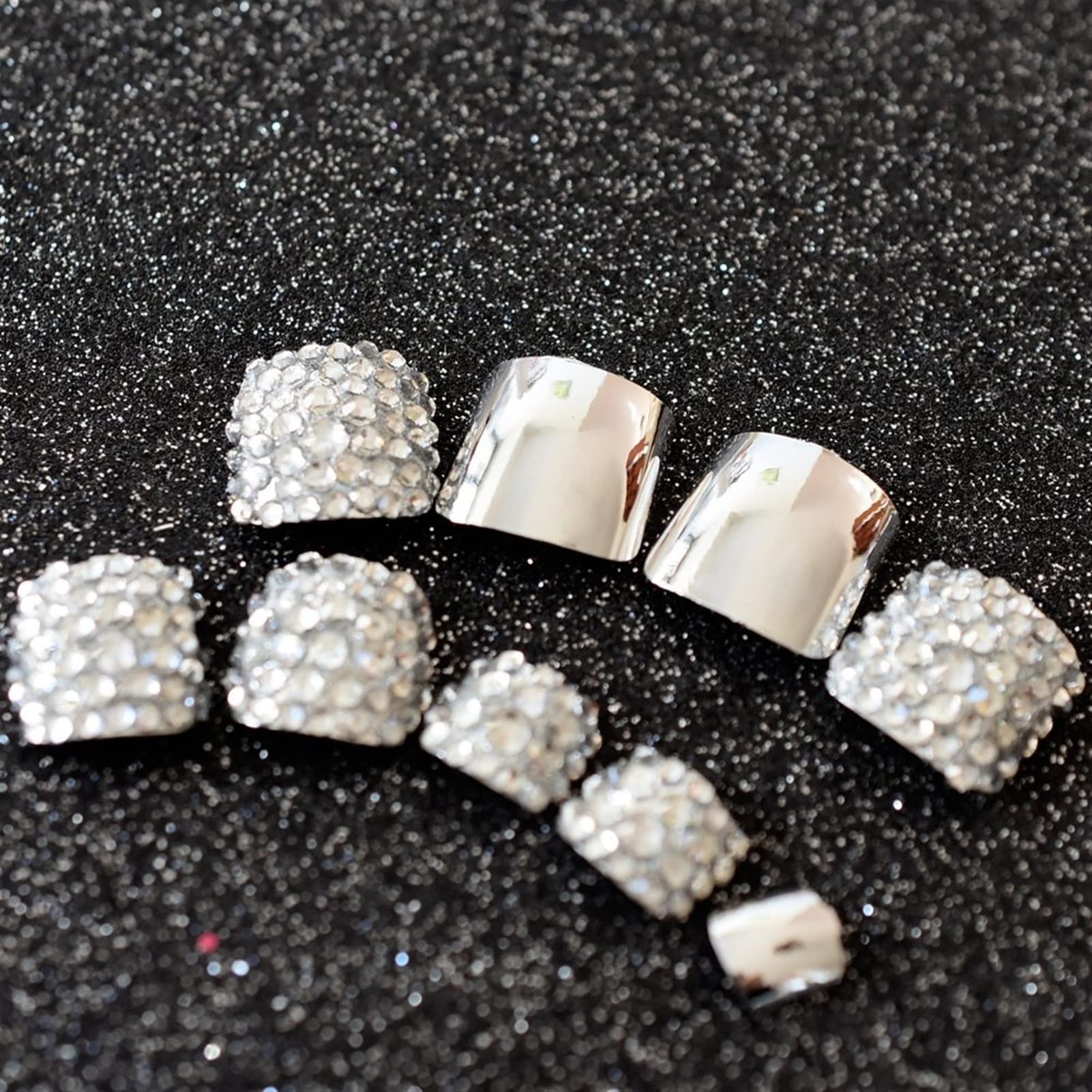 AKAZI 24 pièces Miroir Argent Faux Ongles pour Pied Cristal Strass gemmes Acrylique Faux pré-conçu Orteil Ongles Conseils été Porter décor Argent Presse sur Orteil Ongles Courts