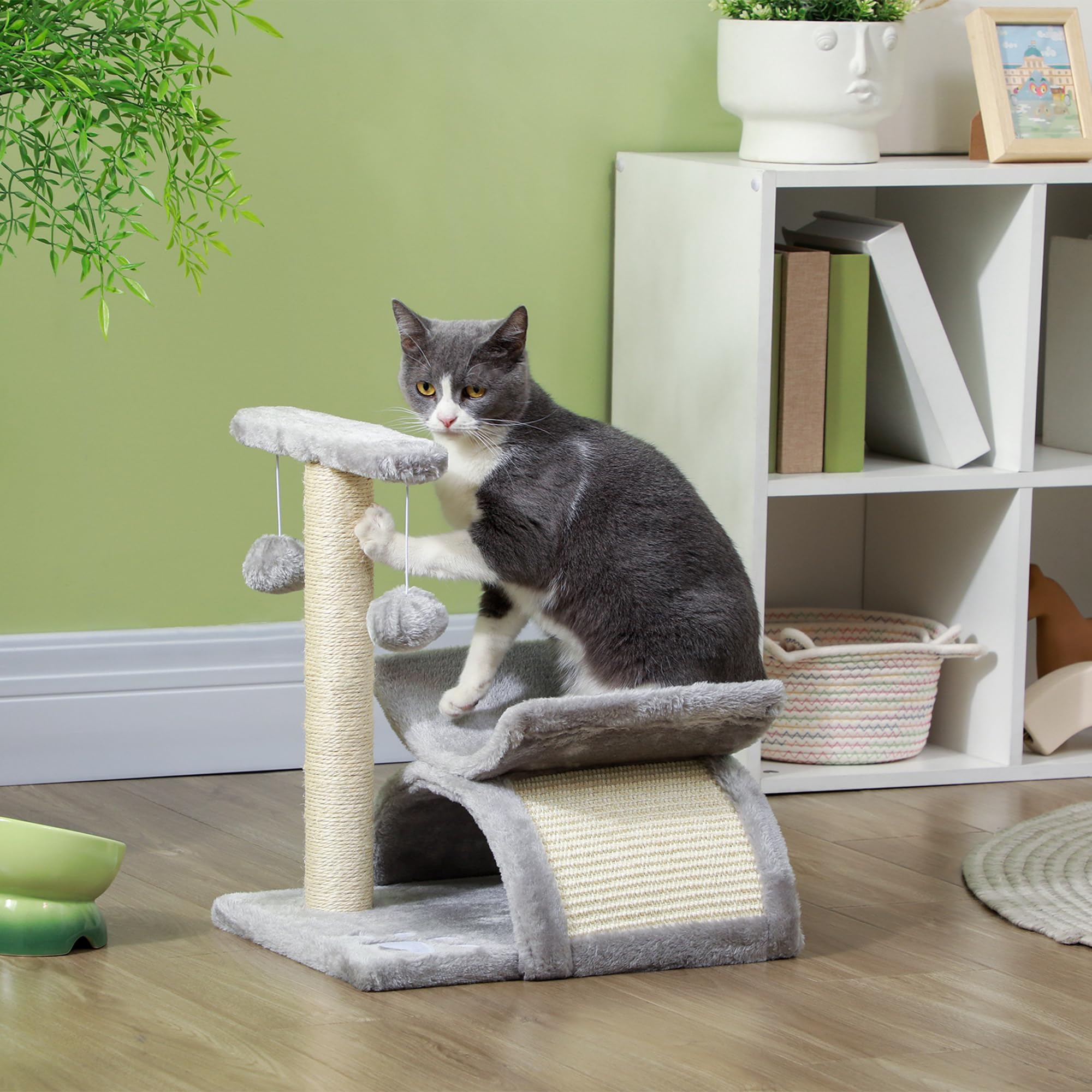 PawHut Tiragraffi per Gatti in Peluche con Cuccia, 40x30x43cm, Grigio | Graffiatoio e Palo in Sisal, 2 Palline