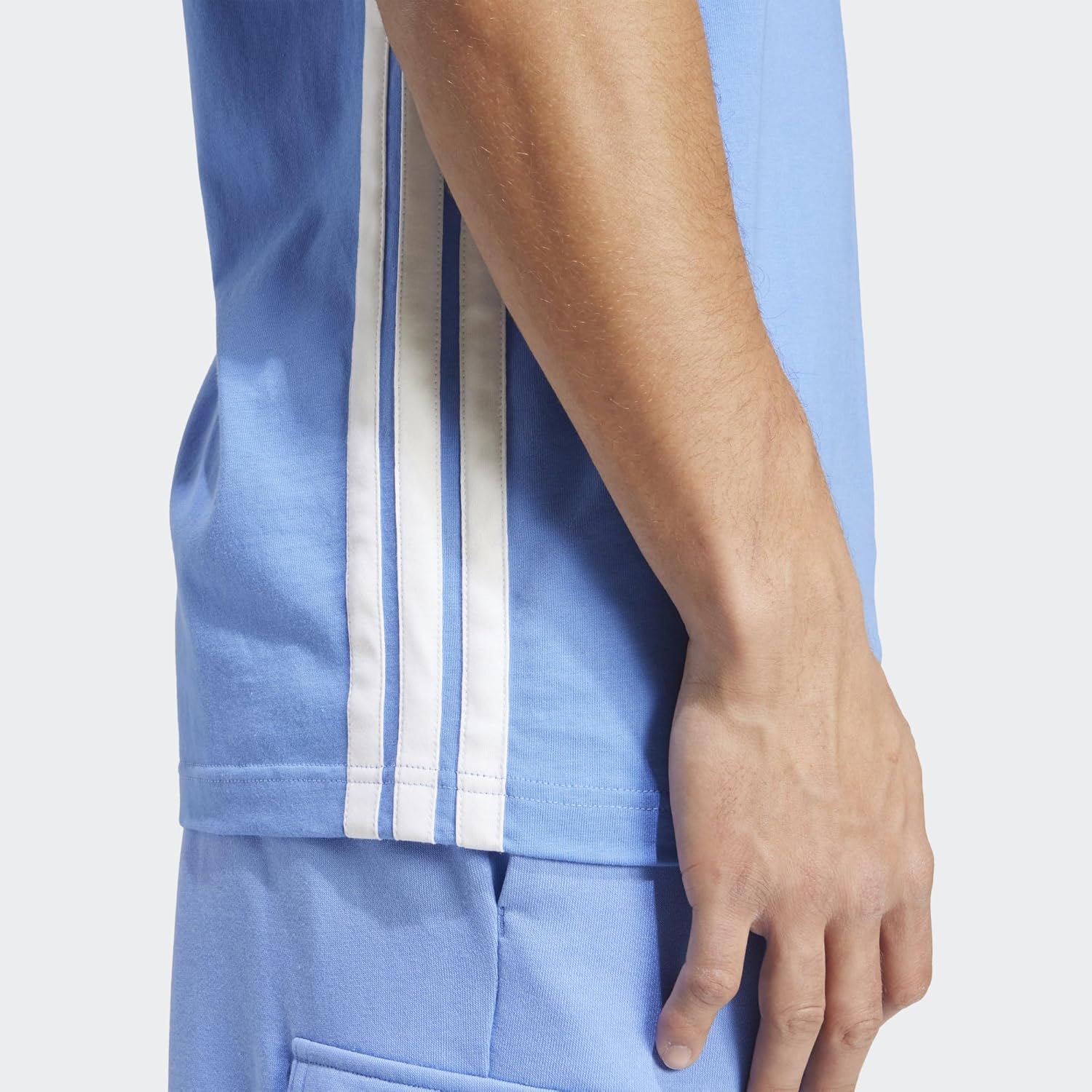 المتطور - تي شيرت اسنشيالز من قماش جيرسي بطبعة ثلاث خطوط للرجا... - view 6