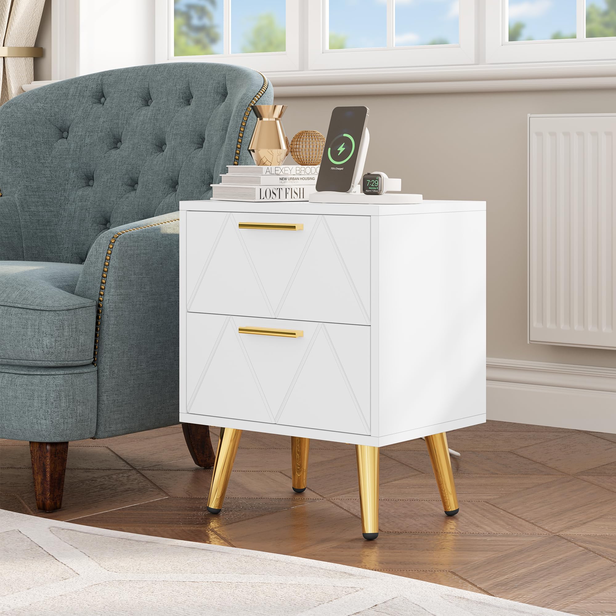 YITAHOME Comodino con 2 cassetti, 2 Porte e Prese USB, Comodino con Gambe e Maniglie in Metallo Dorato, Tavolino con Spazio per Riporre Oggetti per Soggiorno, Camera da Letto, 40x30x52 cm, Bianco