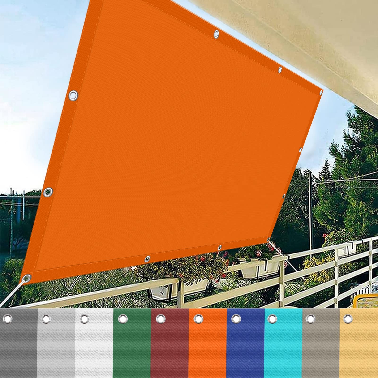 Voile d'ombrage anti-pluie orange protégeant la cour du soleil