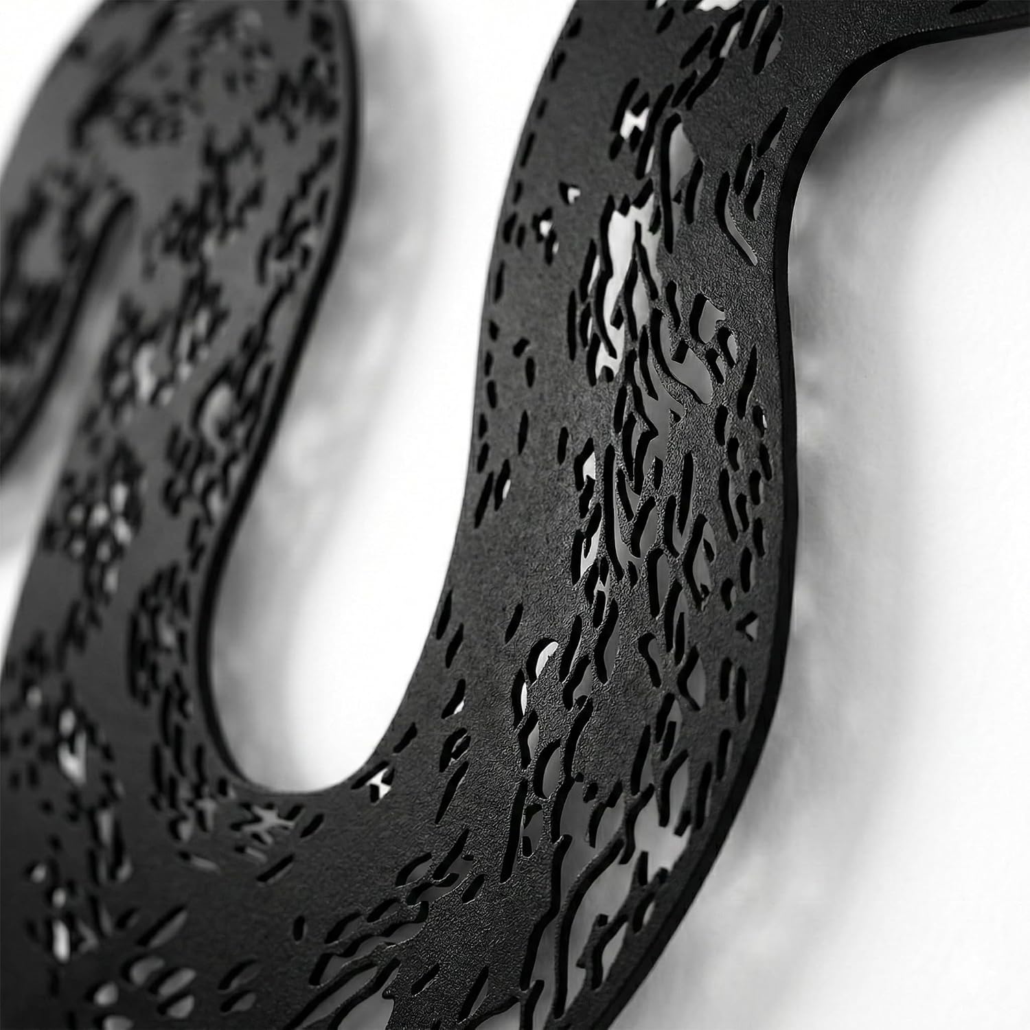 DEKADRON Metal Wall Decor, Snake Wall Art, Metal Snake Decor, Animal Art, Wall Hanging (47" W x 22" H / 118x55cm)