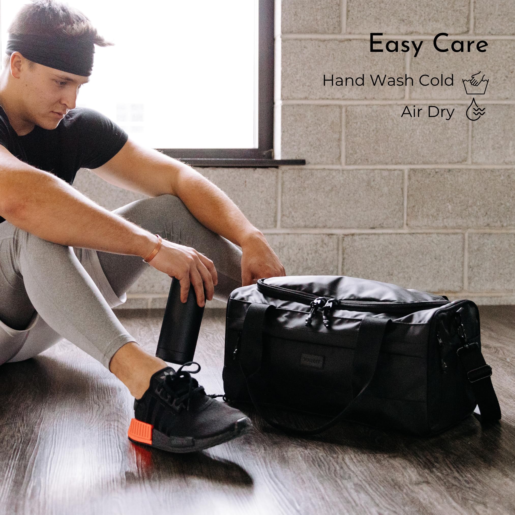 Vooray Boost Duffel 22L - 43.2 cm - Große wasserdichte Sporttasche mit Schuhfach, Zubehörtaschen, Premium Reisetasche, strapazierfähige Wochenendtasche (schwarz matt)
