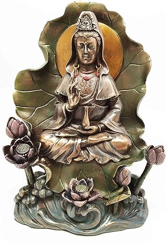 Bodhisattva Buda Kuan Yin sentado en Lotus en la meditación escultura estatua