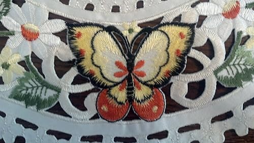 Vista 2 de Mantel o mantel cuadrado bordado con mariposas de varios colores sobre material marfil, tamaño 33 x 33 pulgadas
