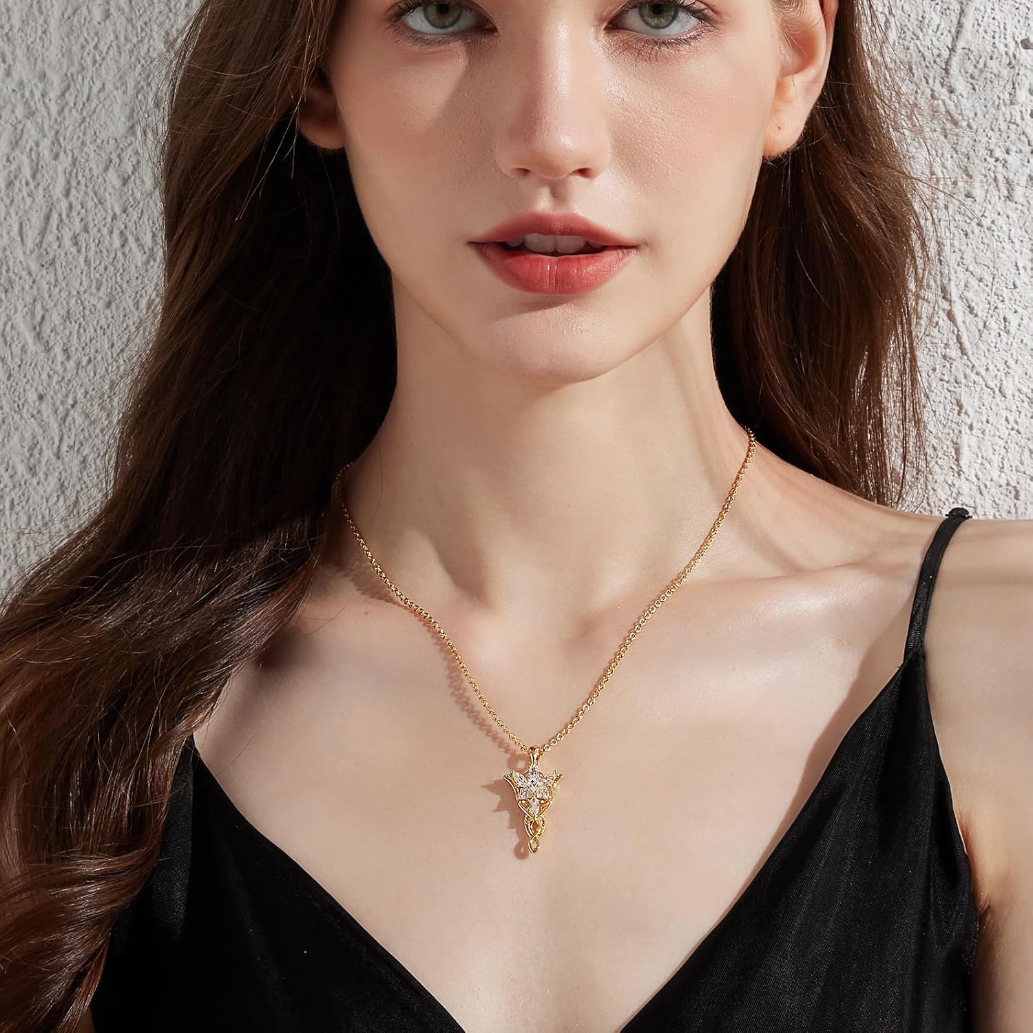 18K White Gold Plated Arwen Evenstar Necklace Womens Lord of The Ring Necklace Cubic Zirconia Arwen Evenstar Necklace Elvish Jewelry for Women Beautiful Arwen Evenstar Necklace