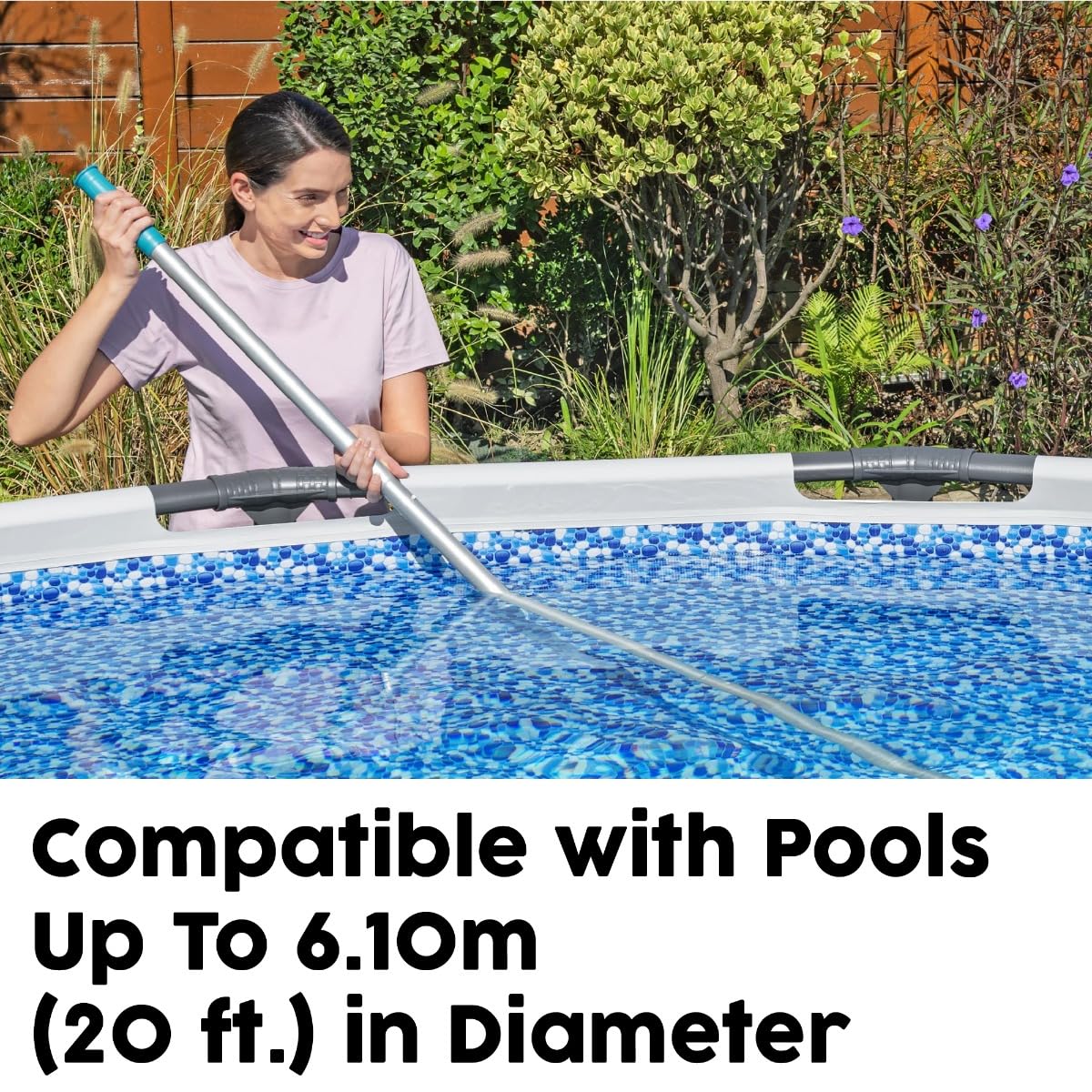 AquaSurge Poolpflege-Set mit akkubetriebenem Poolsauger, Kescher und Poolbürste, für Pools bis 610 cm, 50 min Laufzeit, Ladekabel, 0,54 L Schmutzbehälter, 2 Saugköpfe, Haltestiel, langlebiges Netz