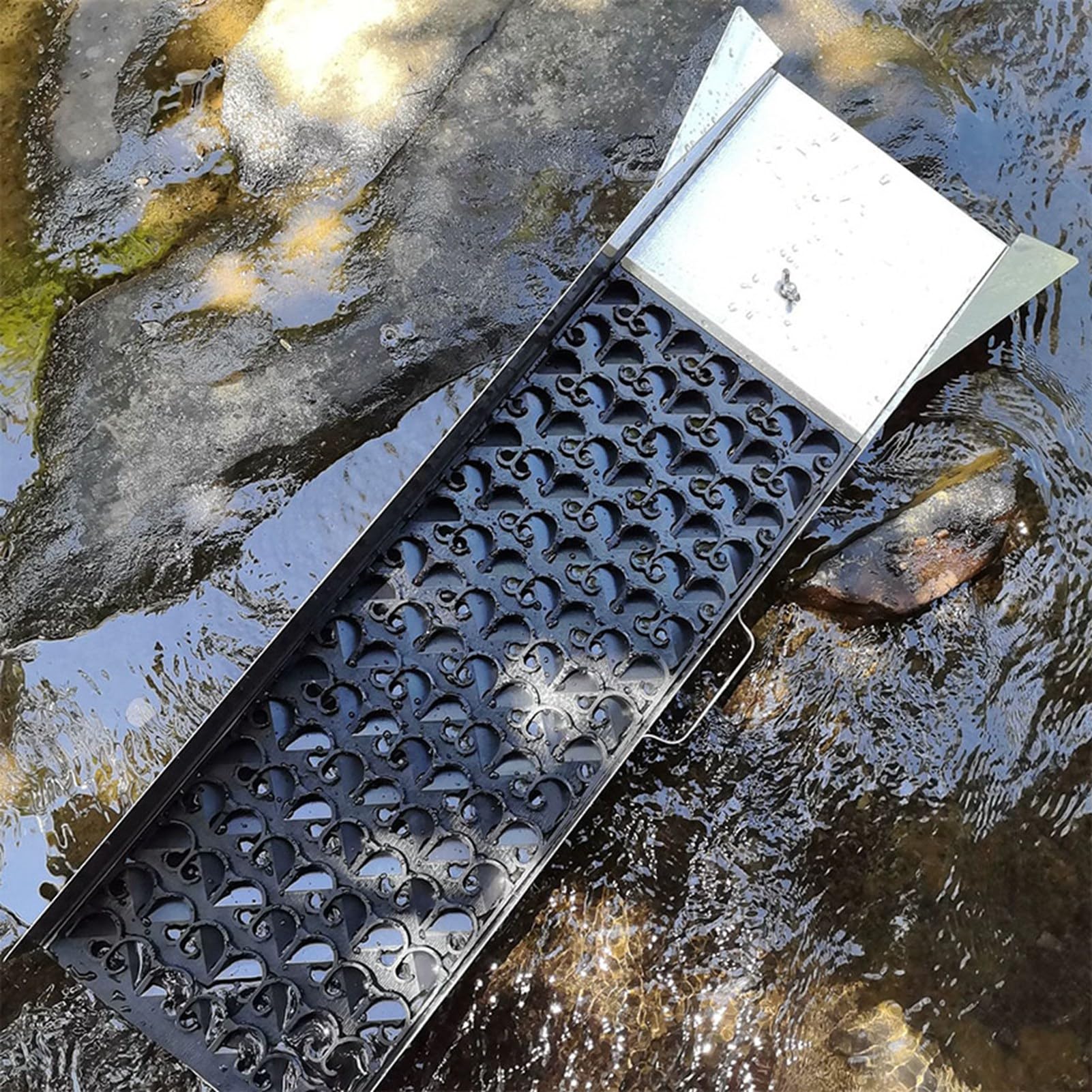 Akozon Goldwäsche, Gummimatte, Gewehre, Goldgewinnung