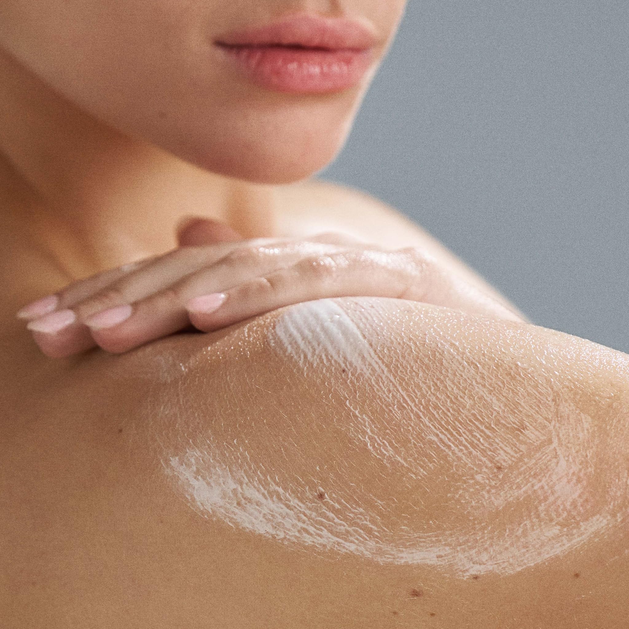 Dermalogica Body Hydrating Cream per Pelle Secca 295ml | Crema corpo con acido lattico che idrata, leviga e ammorbidisce la pelle secca o spenta.
