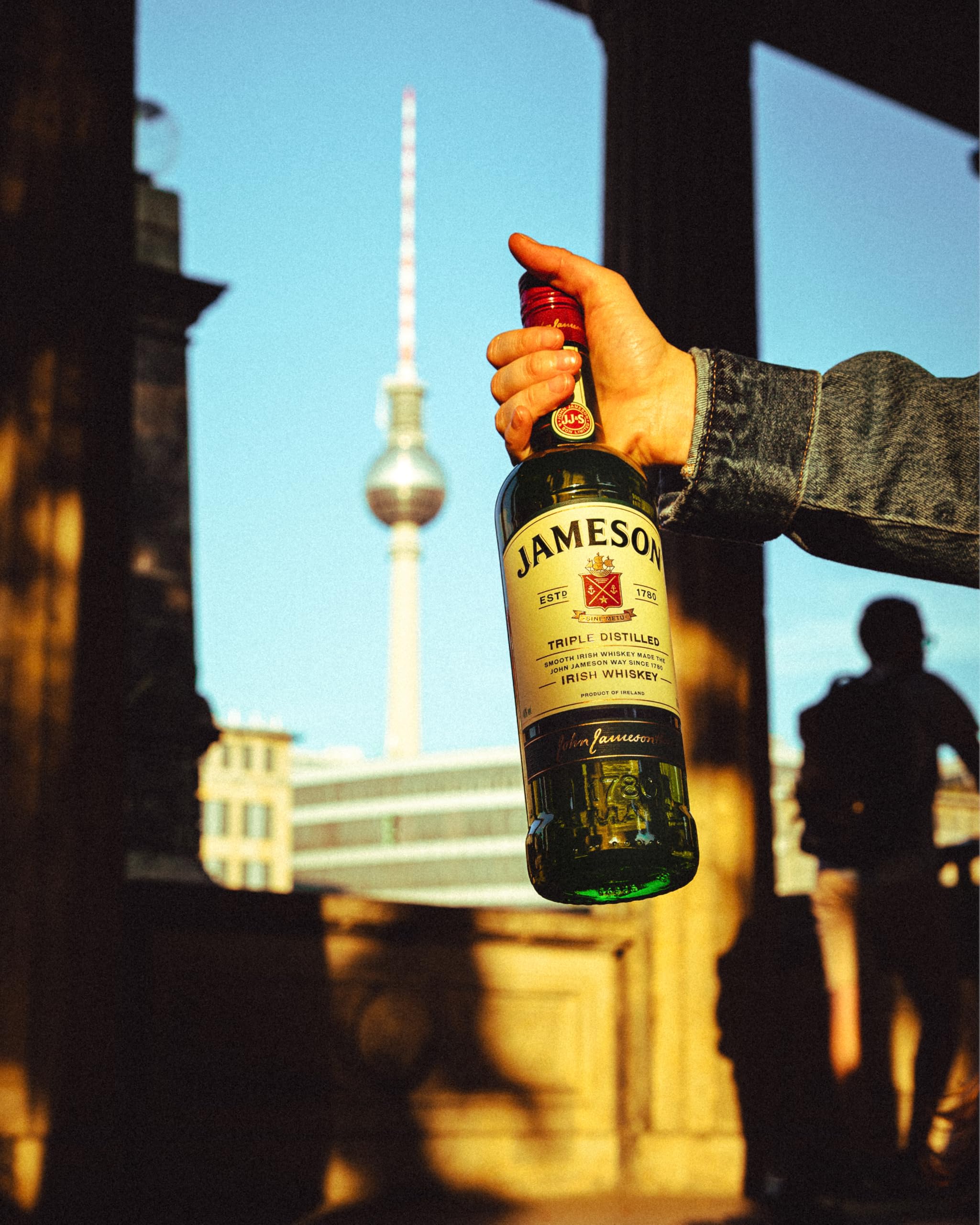 Jameson Irish Whiskey, Blended Irish Whiskey aus feinen, dreifach destillierten Pot Still & Grain Whiskeys, Milder & zeitloser Whisky aus Irland, 1 x 0,7 l
