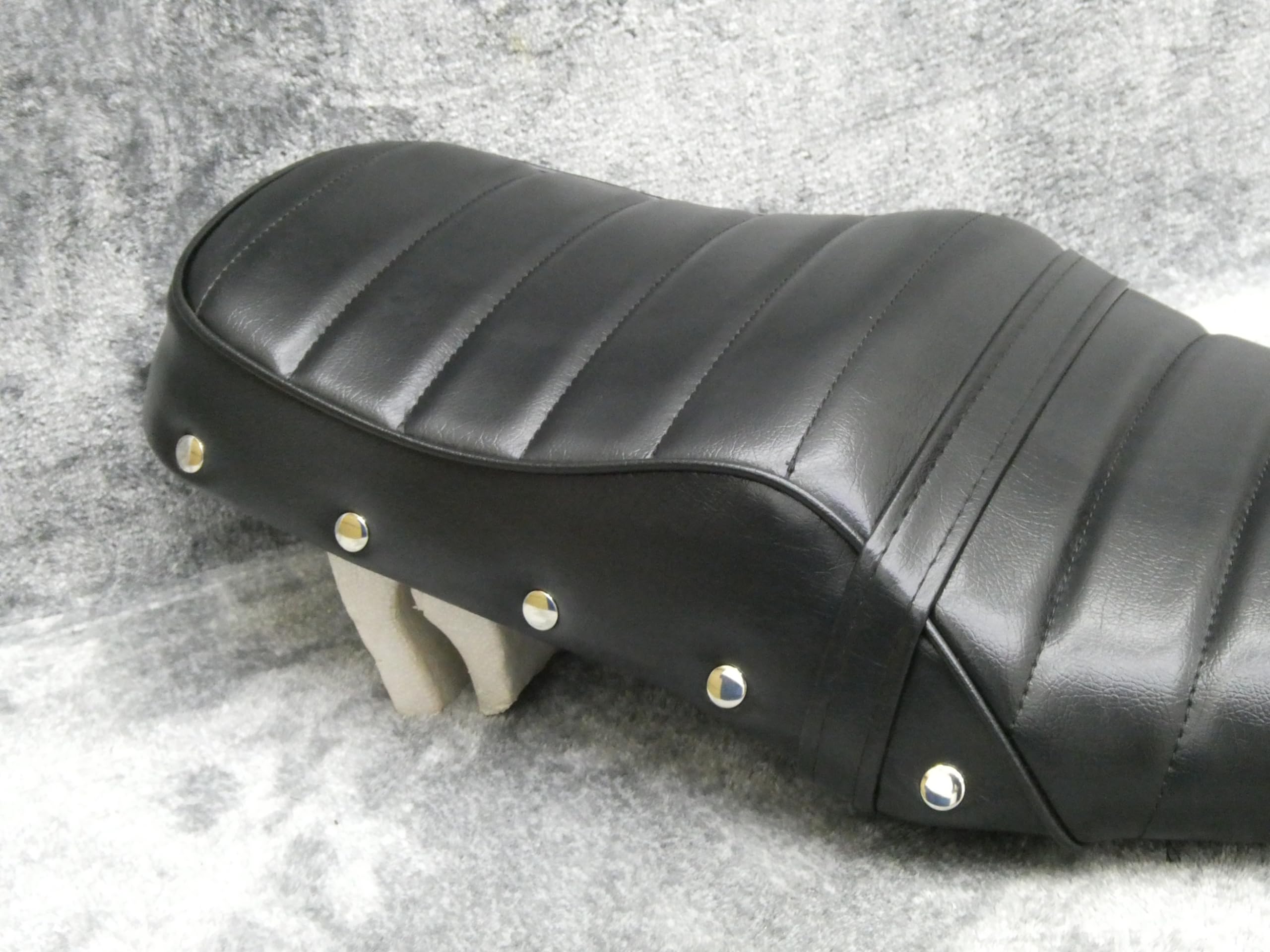 ＧＢ３５０ 黒皮 ６鋲打ち 標準 タックロールシート/ GB350 Amazon | GB350 黒皮 6鋲打ち 標準 タックロールシート