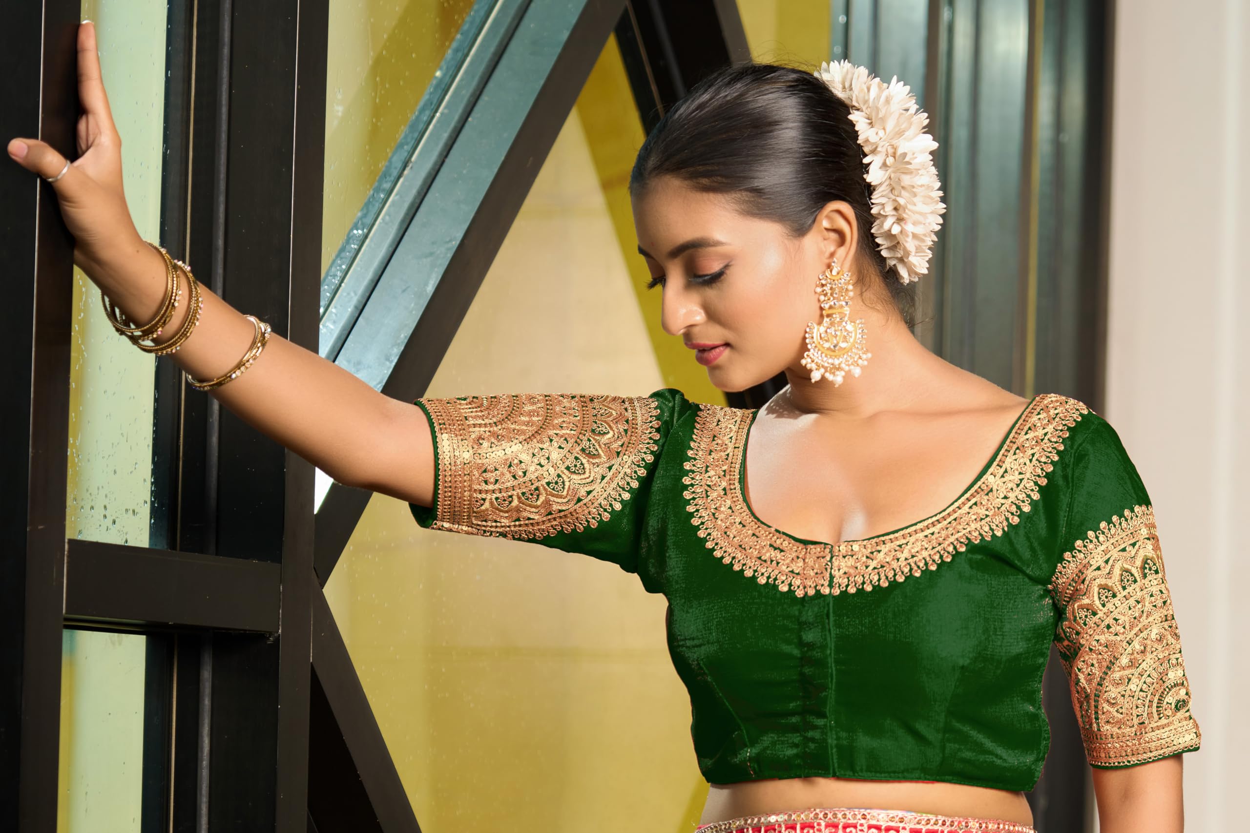 Pujia Mills Damen Fertige Bluse Stickerei Multi Codierung stumpf goldene Sequenz Arbeit indische ethnische Designer genäht Readymade Saree Halbarm Bluse für Frauen für Saree Lehenga Choli
