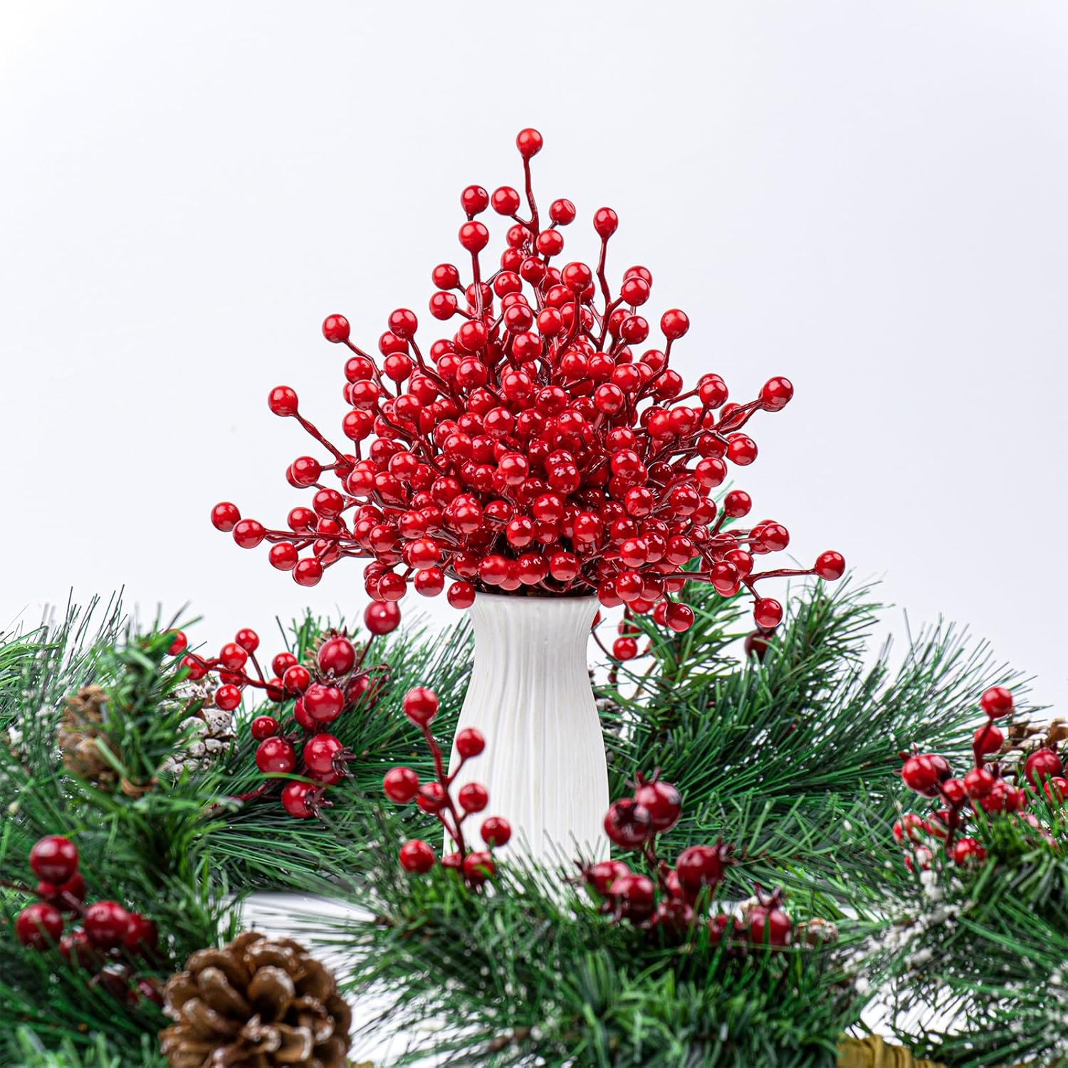 LLZLL 50 Pack Berry Stems for Christmas Tree 6.5 Inch Christmas Berries Stems Artificial Red Berry Picks for Xmas Holiday Party Centerpieces