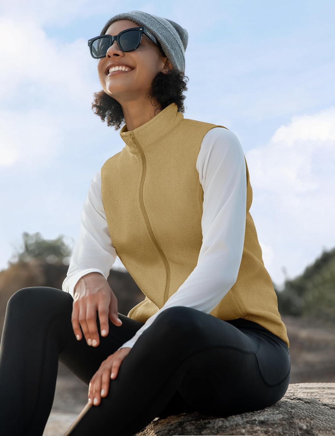 MAGCOMSEN Women's Fleece Vest Outerwear Sleeveless Lightweight Zip Jackets Warm Soft Vests with Zipper Pockets - Image 2