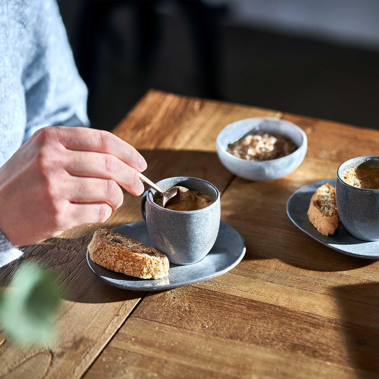 SPRINGLANE Vaisselle, service de table en faïence (Tasses Café avec Soucoupes, 4 piéces)