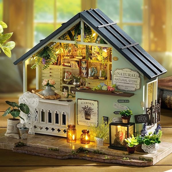 CUTEROOM Miniaturowy dom, drewniany domek dla lalek, zestaw do budowania mini domku z meblami i światłem LED, prezent urodzinowy dla kobiet (Magic Store)
