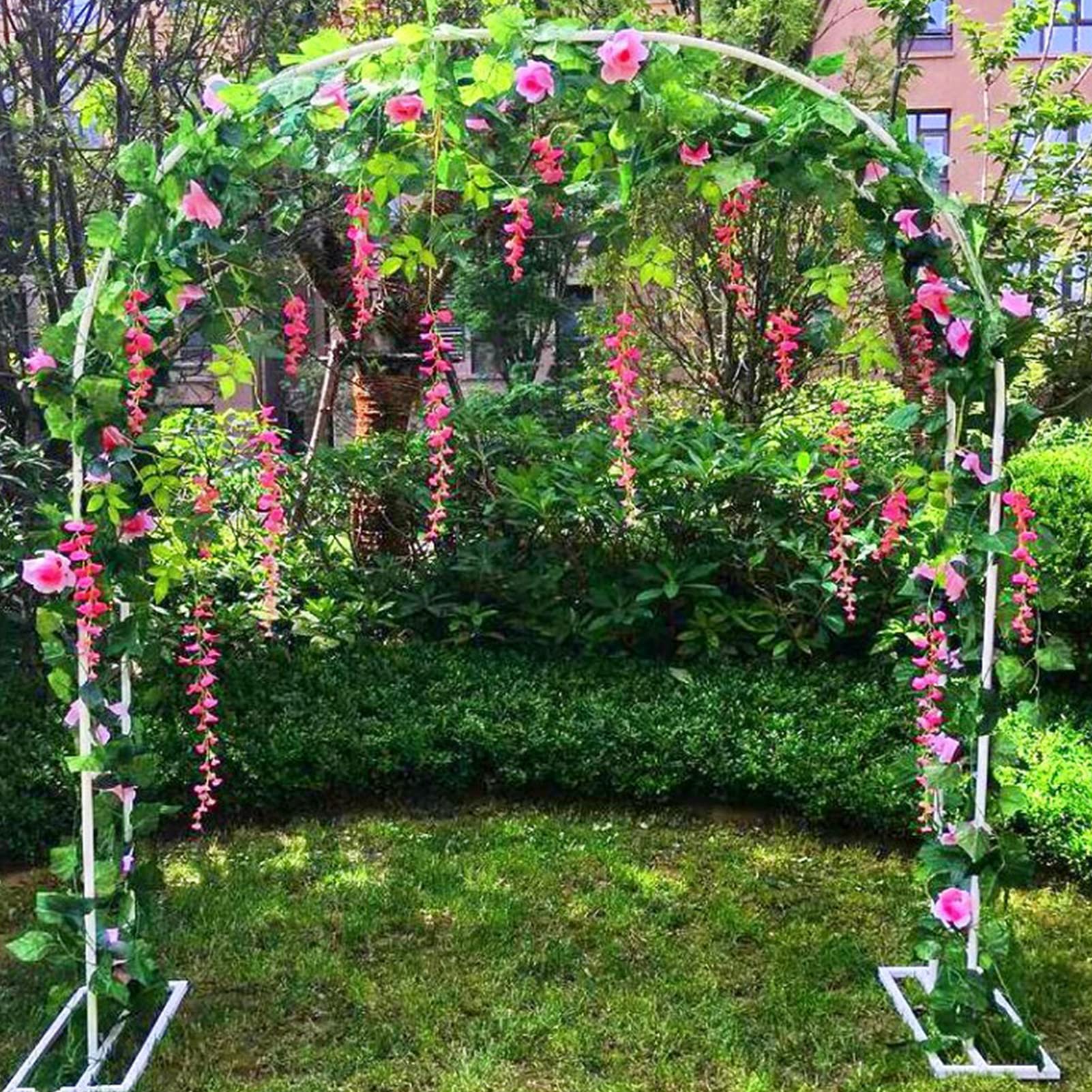 Treillis et pergola autoportante pour décoration extérieure avec socle de fixation