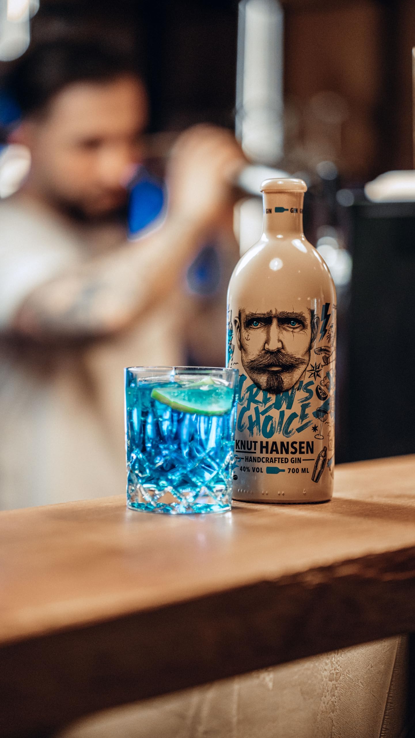 KNUT HANSEN DRY GIN Crew's Choice | Weltweit ausgezeichnet | Eine Hommage an Teamgeist und Zusammenhalt | 0,7L | 40% Vol. (Packung mit 2)