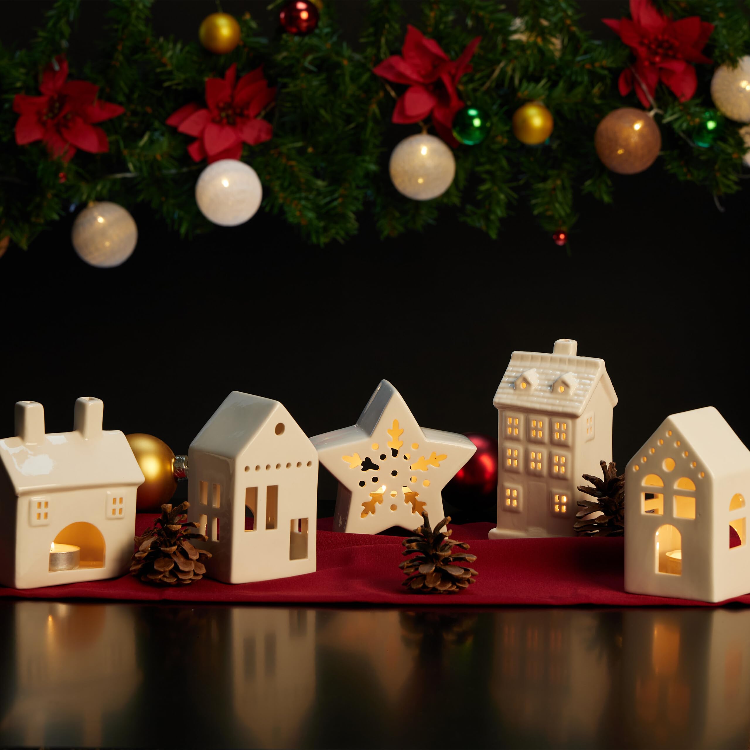 Relaxdays Ceramiczny domek na podgrzewacze, świecznik na 1 podgrzewacz, wys. x szer. x gł.: 14,5 x 7 x 6 cm, świecznik na podgrzewacze dom, biały
