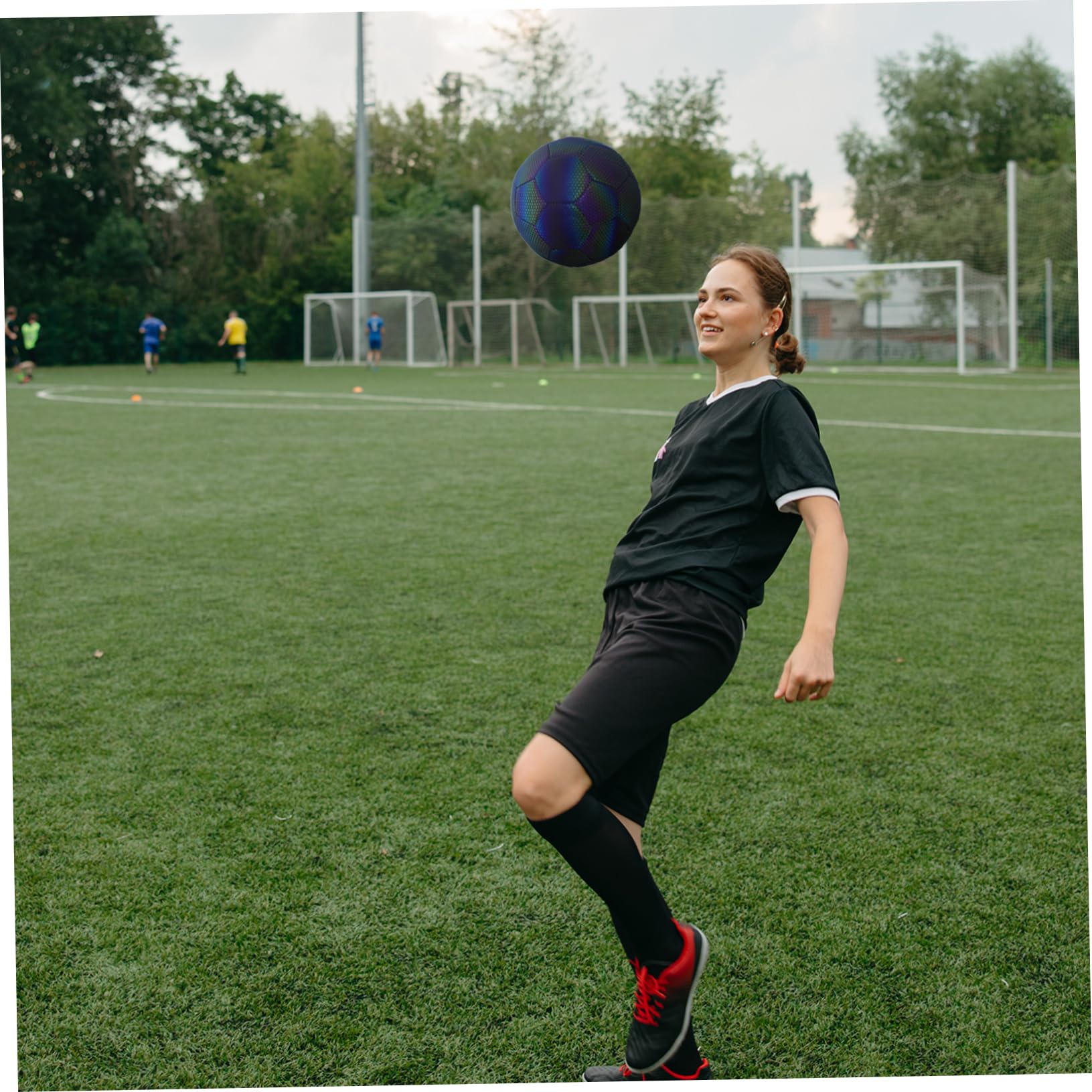 Abaodam Balón de Fútbol Reflectante Luminoso para Entrenamiento y Juego | Goma, Cuero Sintético y Cámara de Butilo, Alta Visibilidad, Uso Versátil en Escuelas y Campos de Práctica
