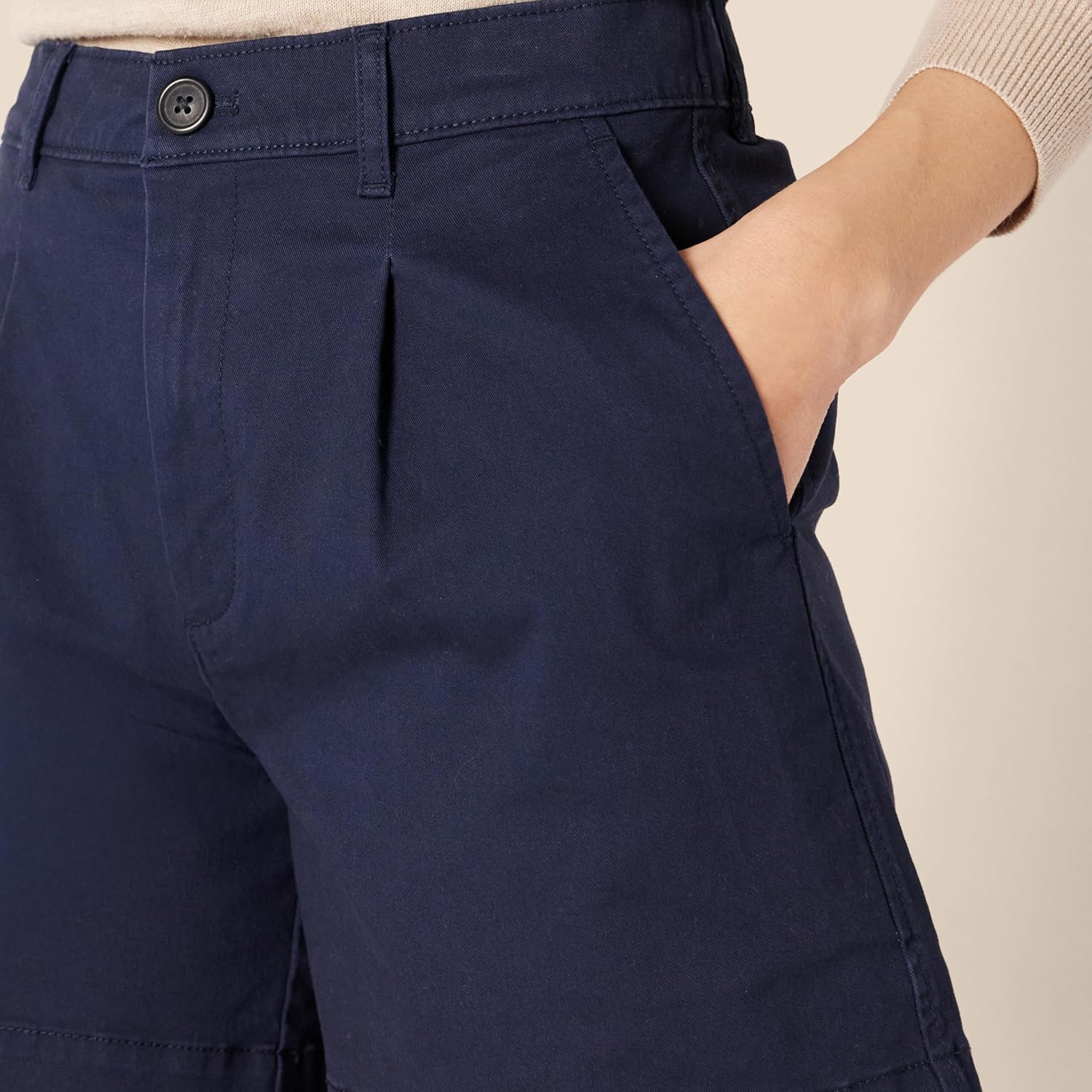 Amazon Essentials Women's High-Rise Relaxed-Fit A-line Elastic Back Shorts - Image 4