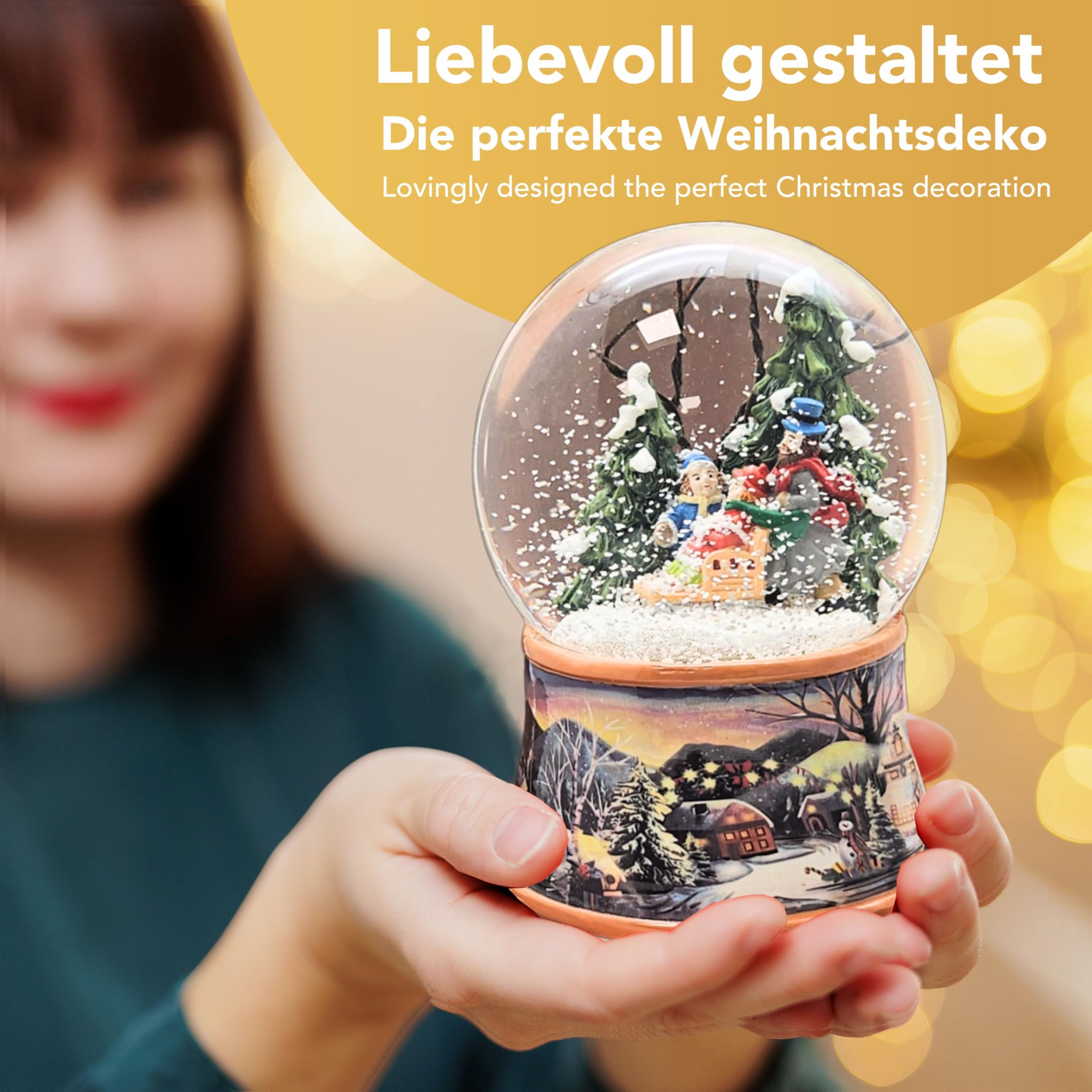 Boule à neige de Noël avec musique - Promenade d'hiver en famille et traîneau - Socle paysage d'hiver ocre - Hauteur : 14 cm - Largeur : 10 cm - Boule à secouer Noël et hiver avec boîte à musique